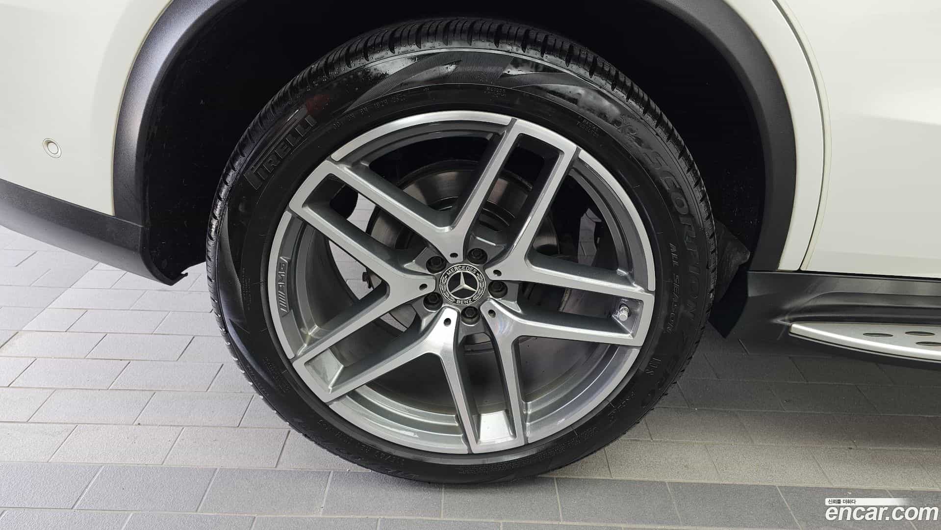 GLE-Class Mercedes-Benz 2018.8-OUTER-005