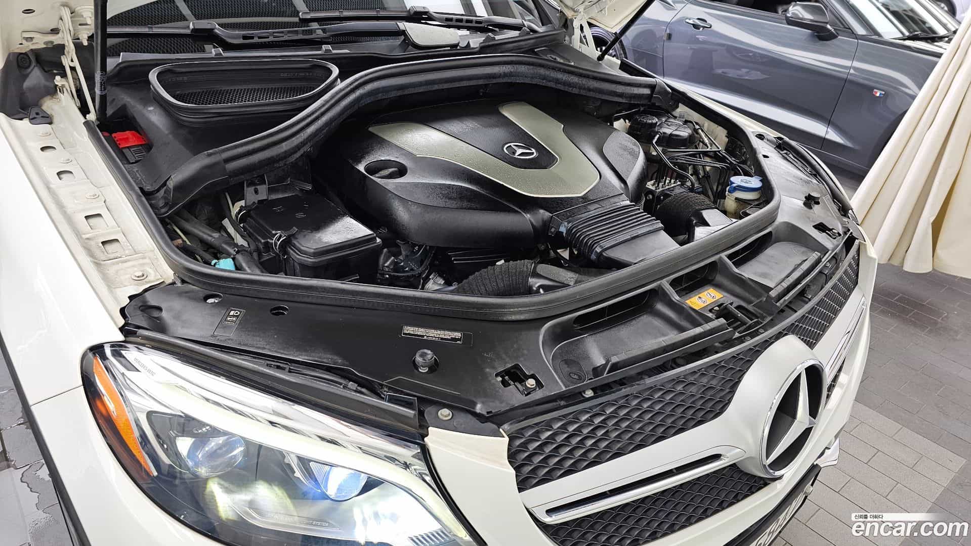 GLE-Class Mercedes-Benz 2018.8-OUTER-006