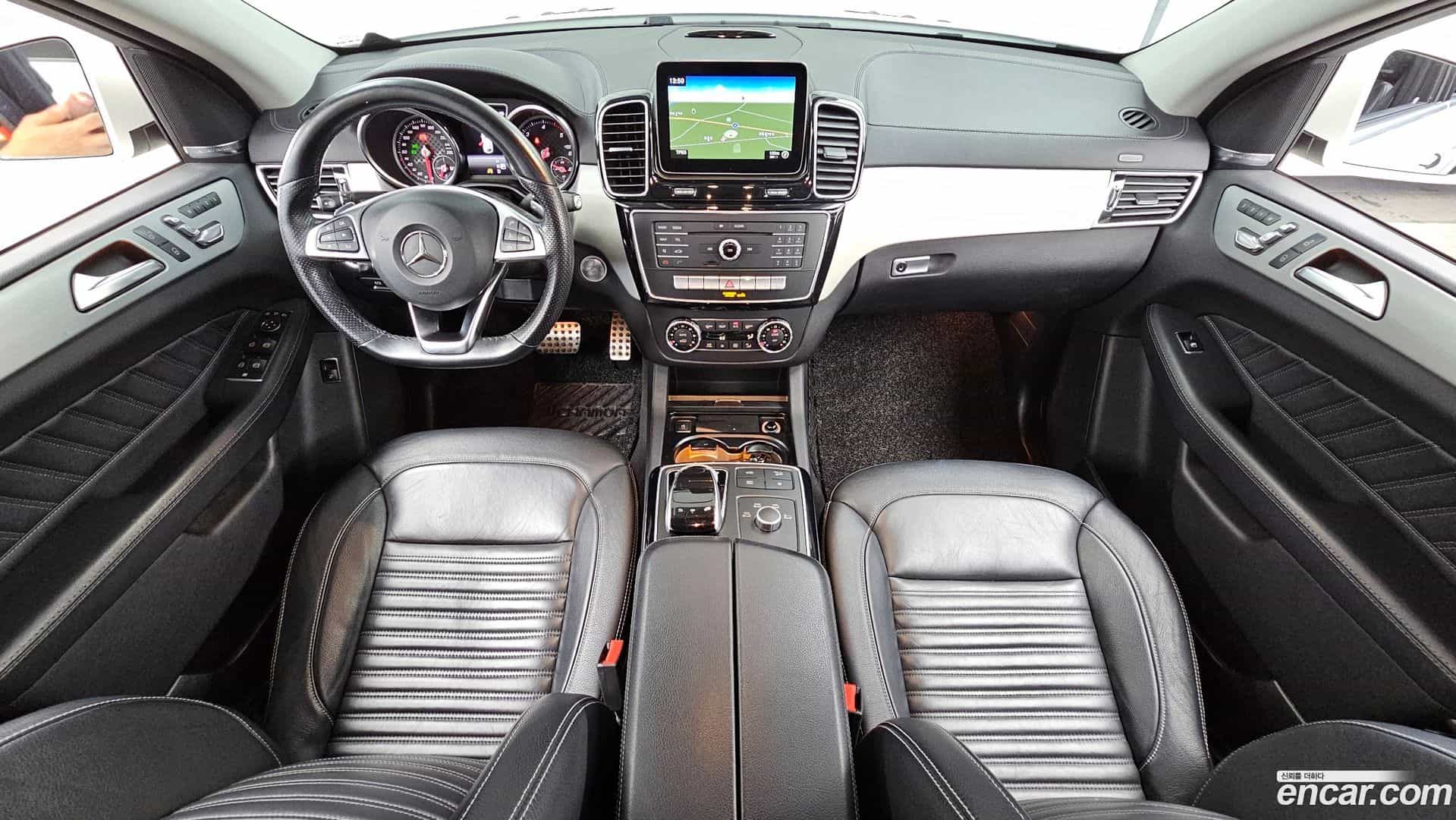 GLE-Class Mercedes-Benz 2018.8-INNER-007