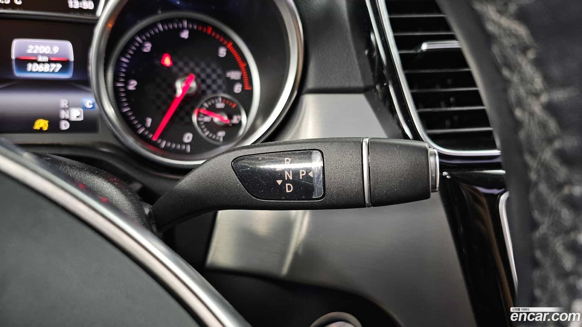 GLE-Class Mercedes-Benz 2018.8-INNER-009