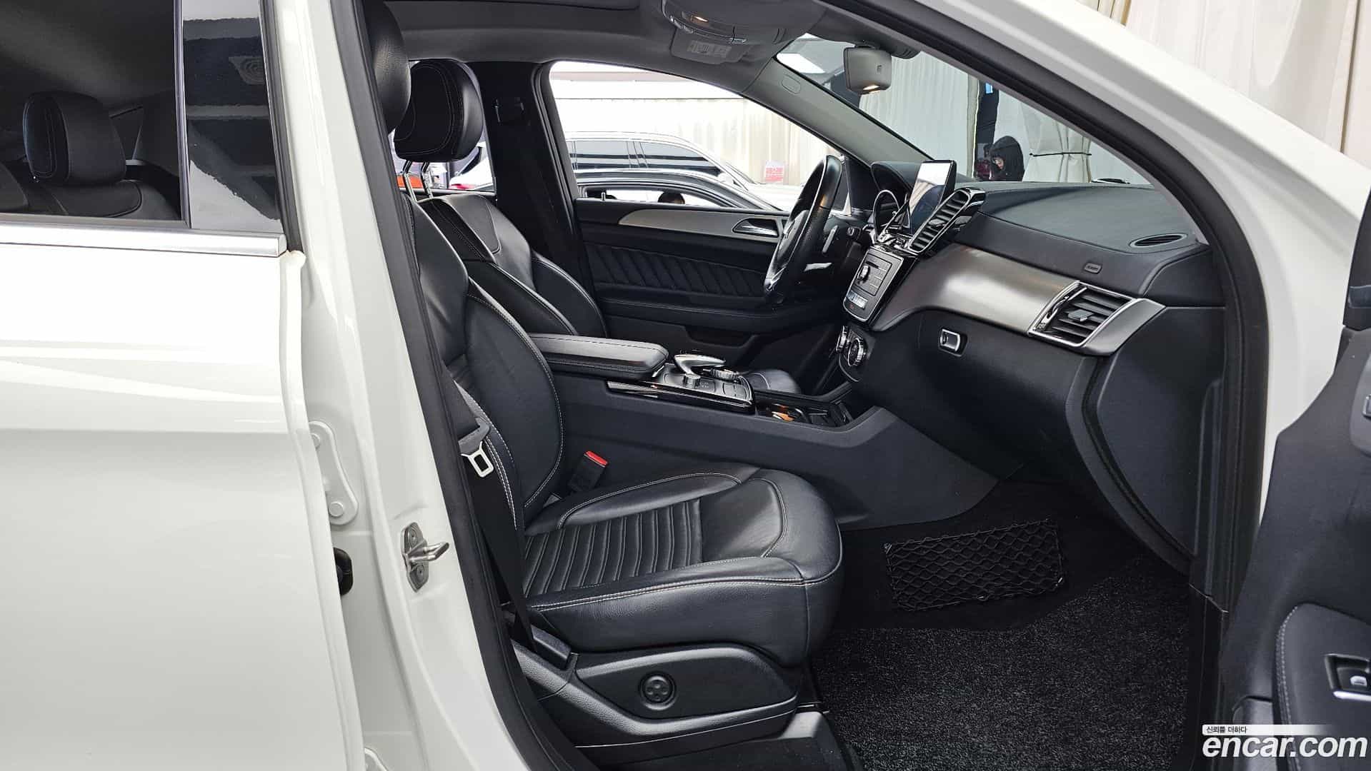 GLE-Class Mercedes-Benz 2018.8-OPTION-015