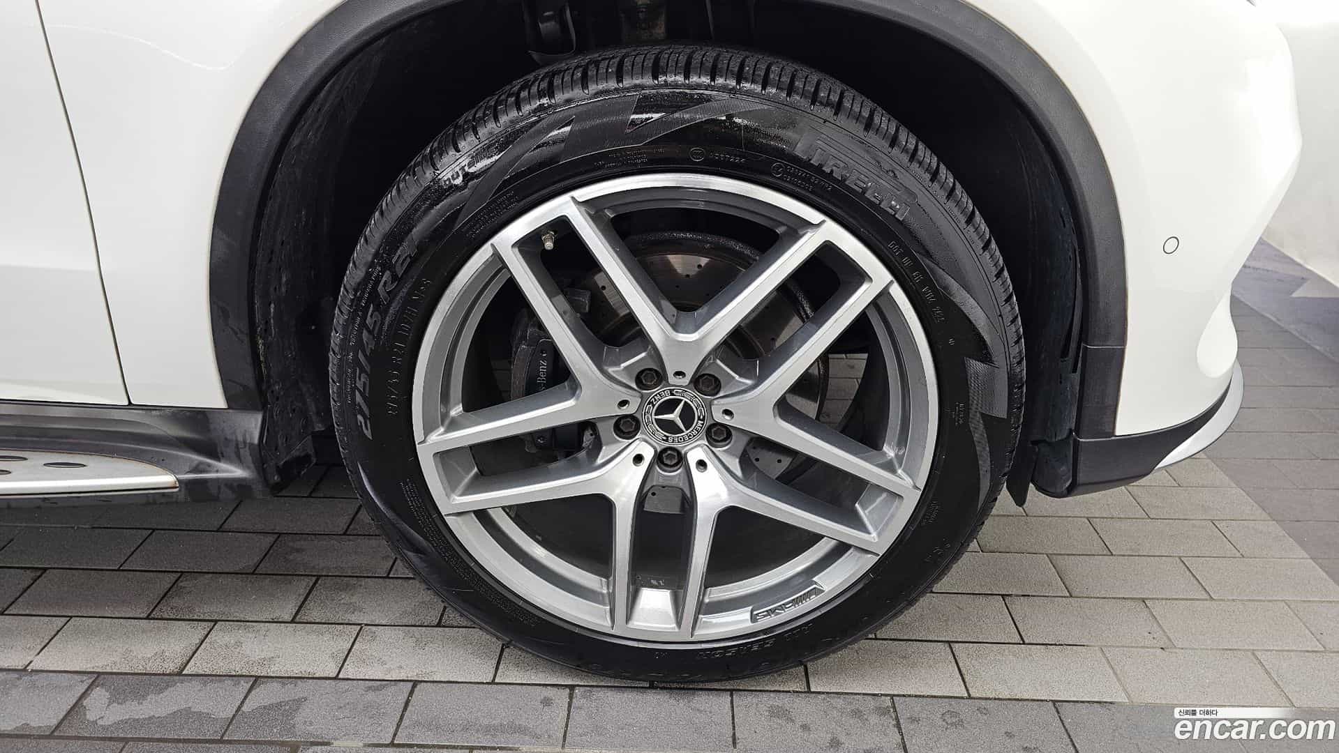 GLE-Class Mercedes-Benz 2018.8-OUTER-031