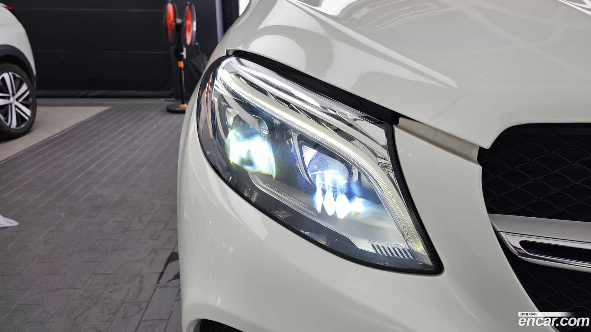 GLE-Class Mercedes-Benz 2018.8-OUTER-032