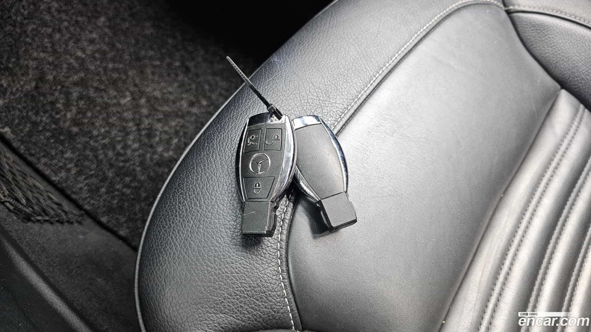 GLE-Class Mercedes-Benz 2018.8-INNER-036