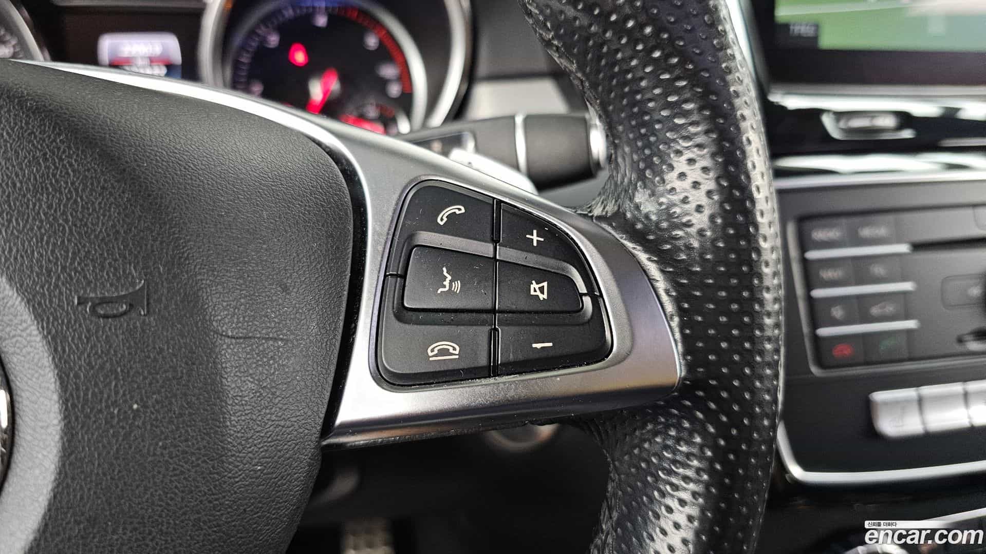 GLE-Class Mercedes-Benz 2018.8-OPTION-042
