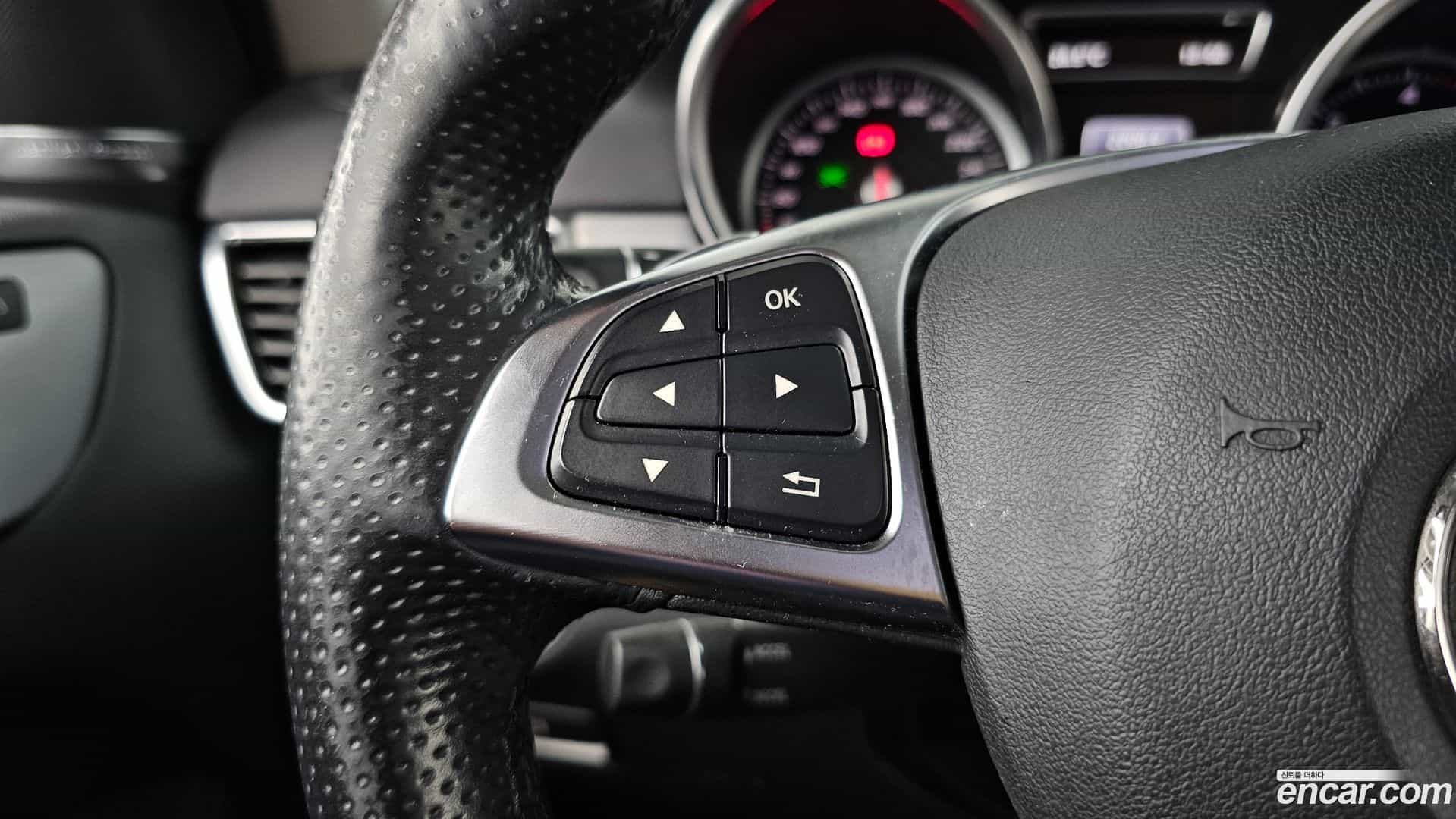 GLE-Class Mercedes-Benz 2018.8-OPTION-044