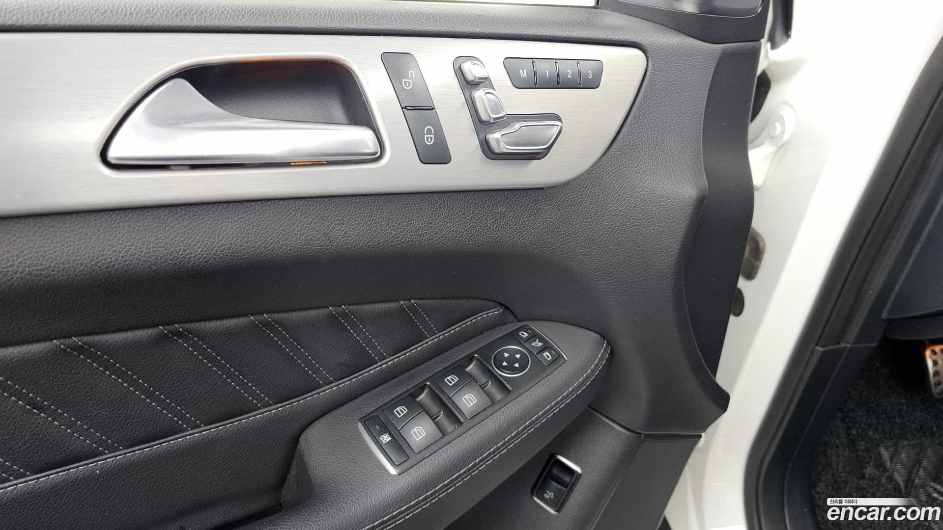GLE-Class Mercedes-Benz 2018.8-OPTION-048