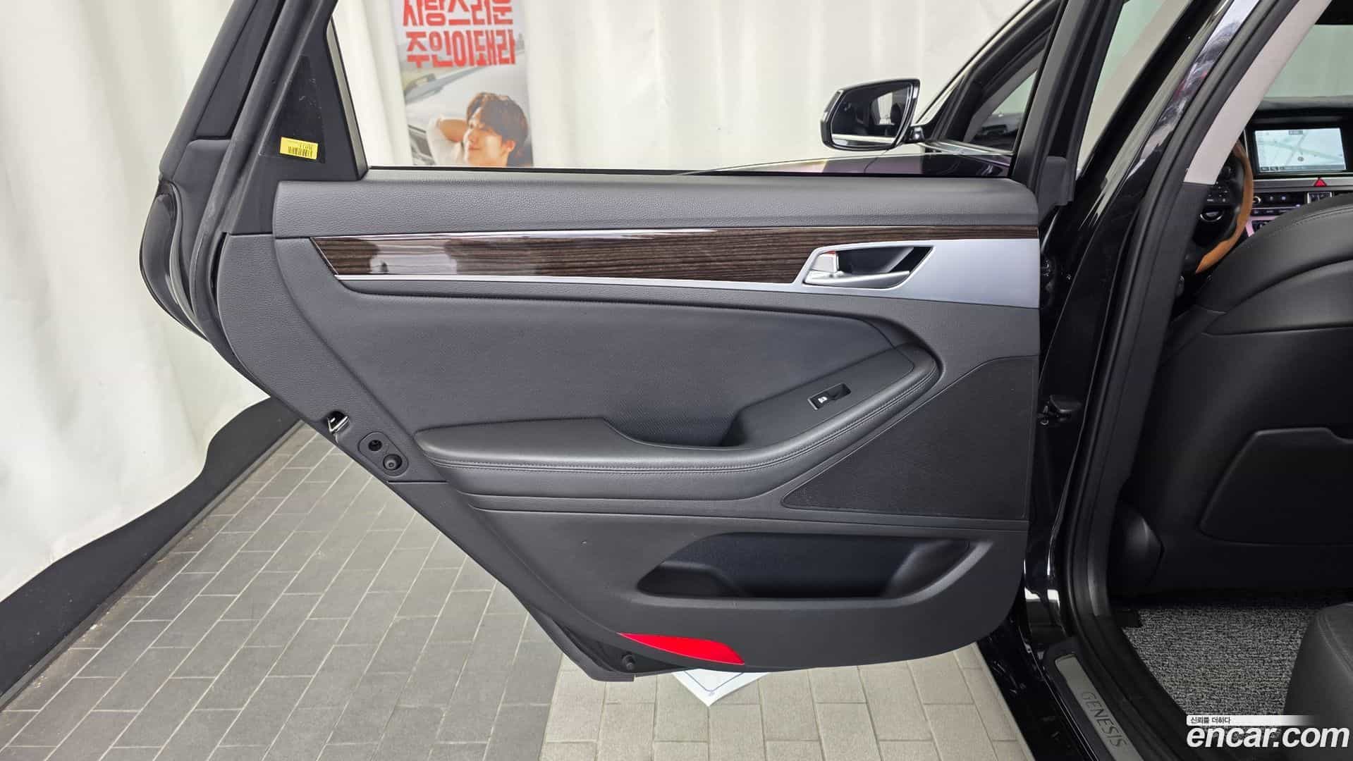G80 Genesis 2019.3-INNER-035