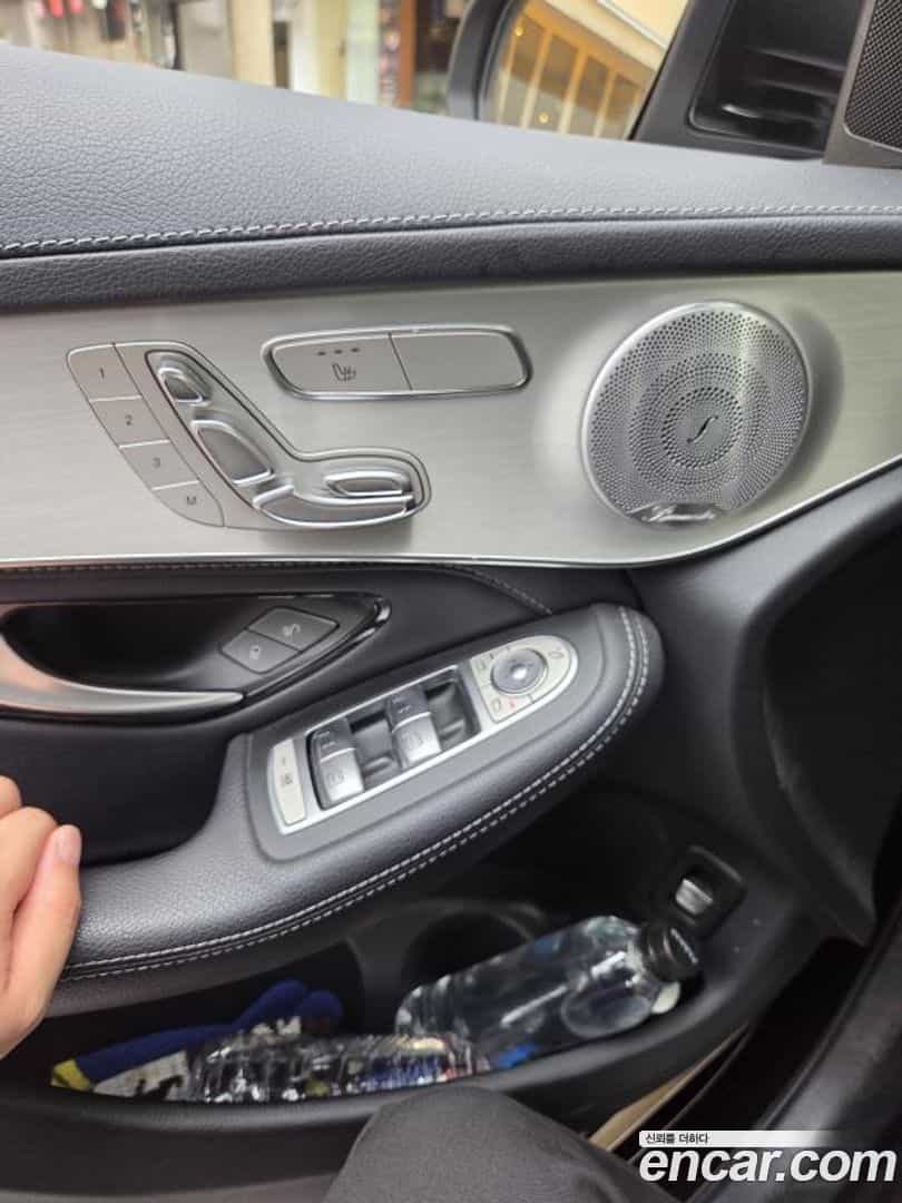GLC-Class Mercedes-Benz 2019.10-INNER-009
