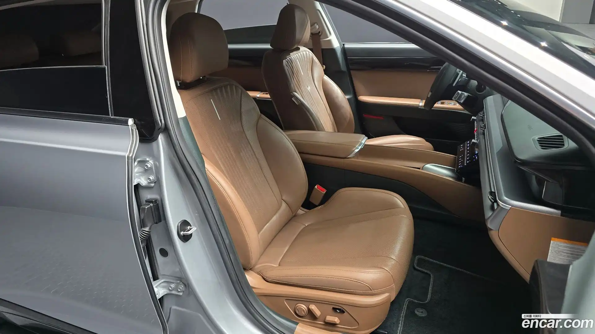 Grandeur Hyundai 2023.1-INNER-036