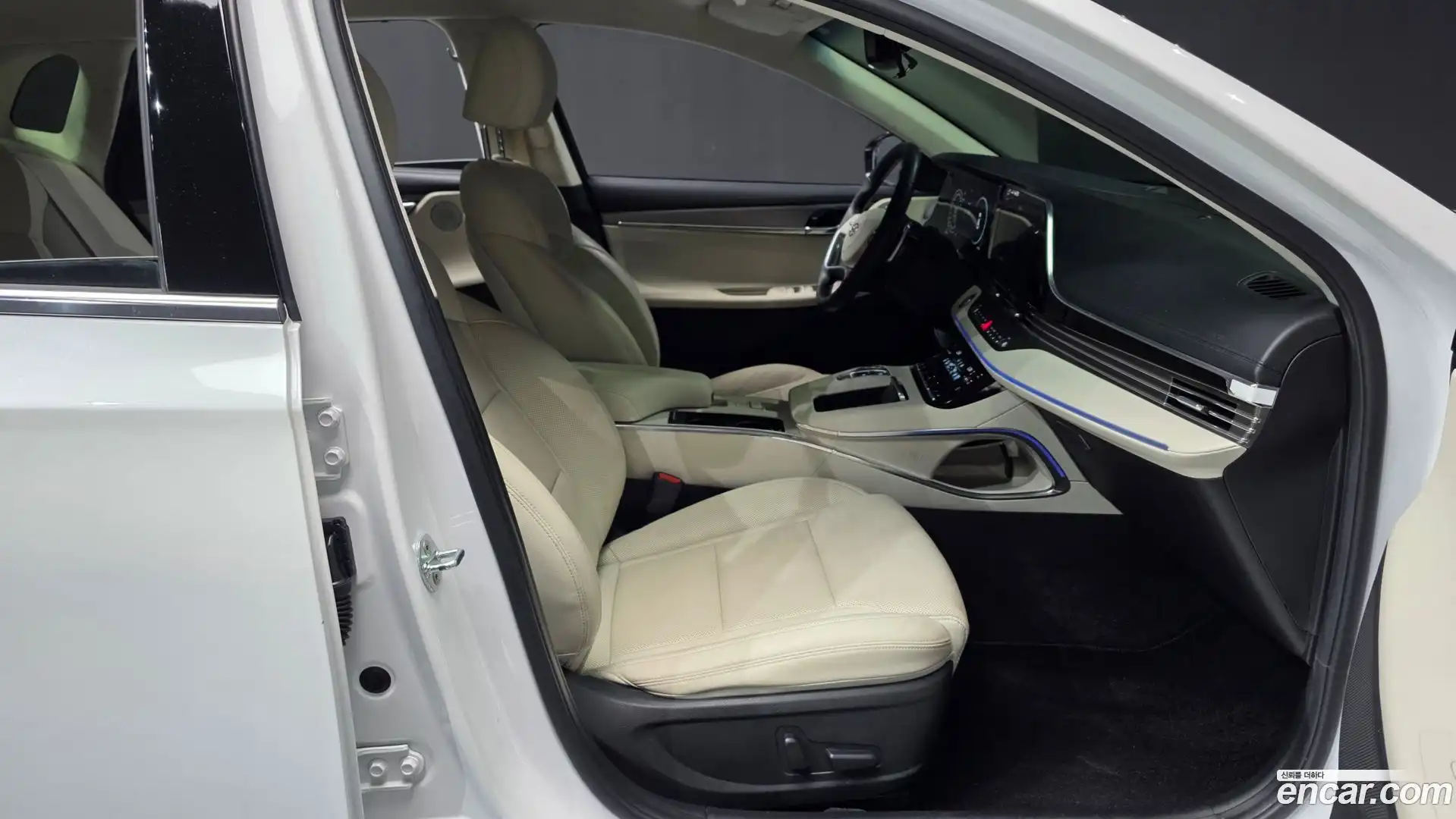 Grandeur Hyundai 2022.5-OPTION-015