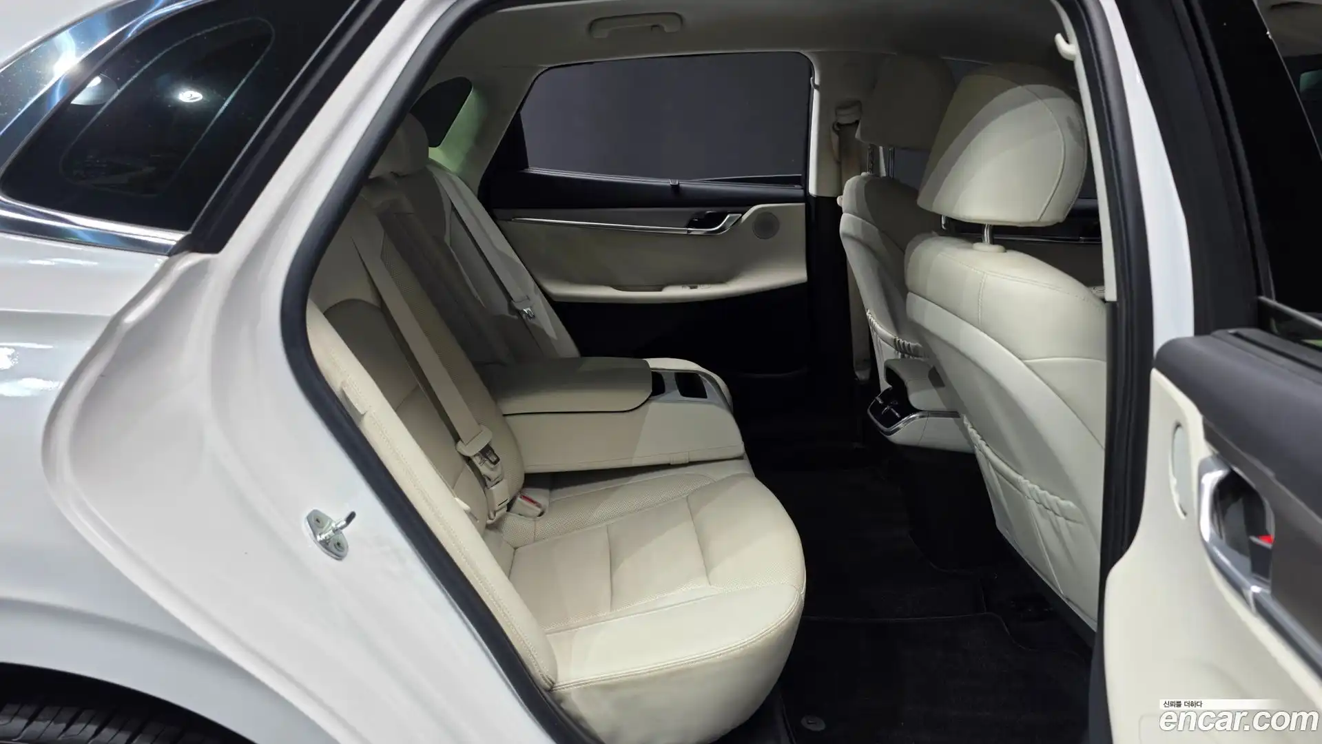 Grandeur Hyundai 2022.5-OPTION-016