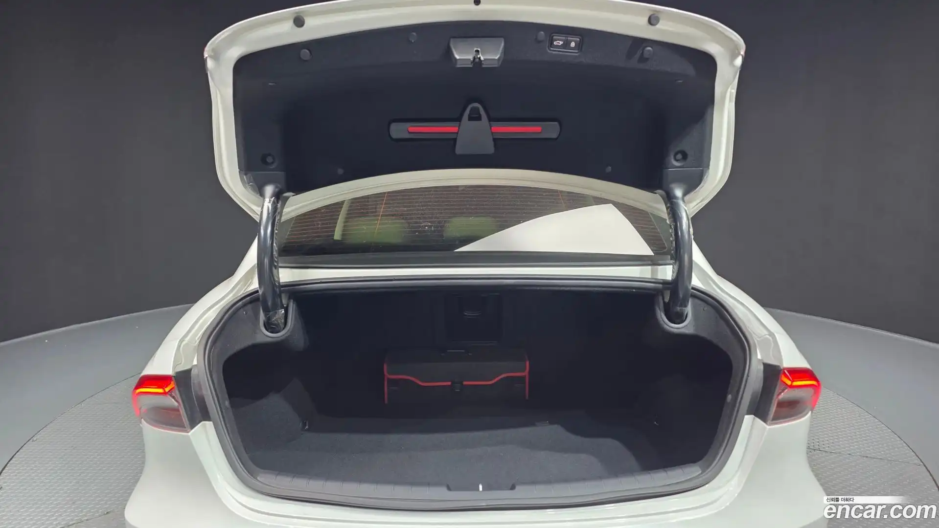 Grandeur Hyundai 2022.5-OPTION-024