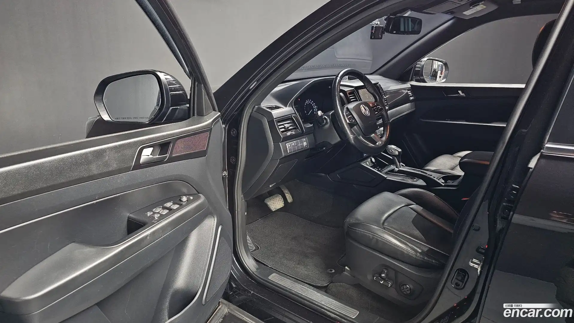 Rexton KG Mobility 2020.6-INNER-010