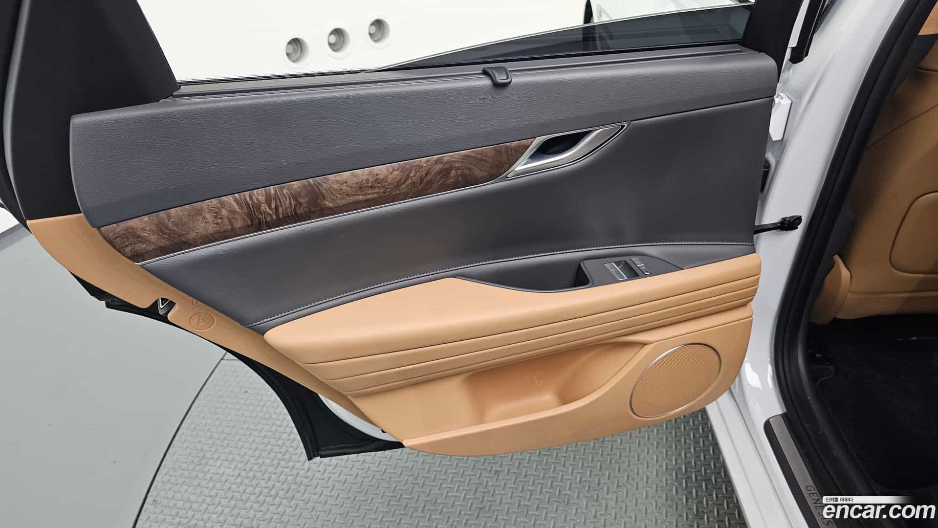 G80 Genesis 2022.1-INNER-035