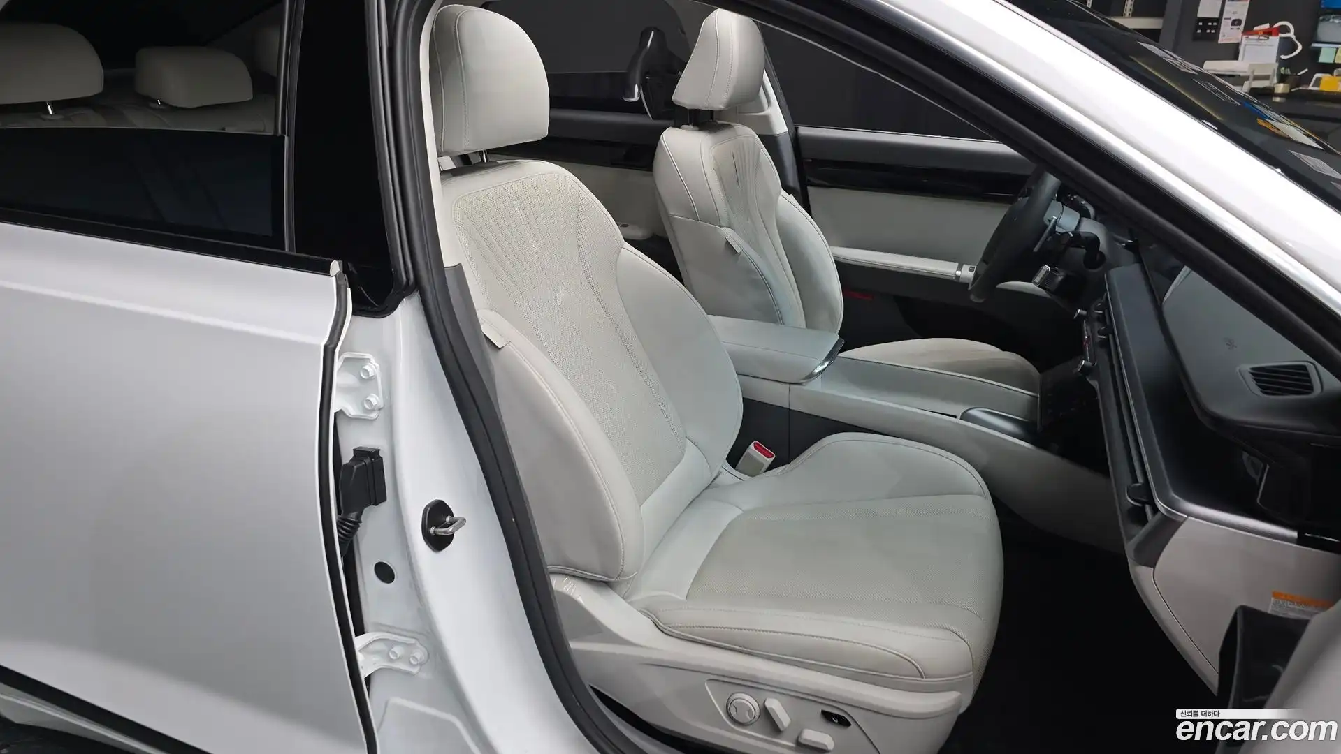 Grandeur Hyundai 2023.8-OPTION-015