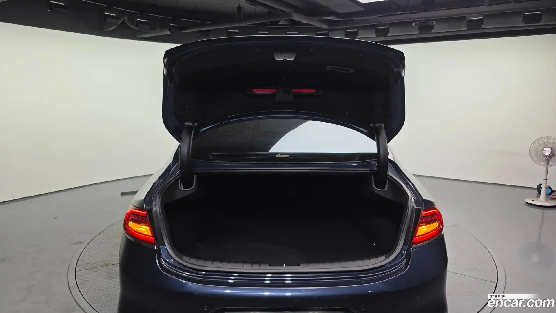 Grandeur Hyundai 2018.4-OPTION-024