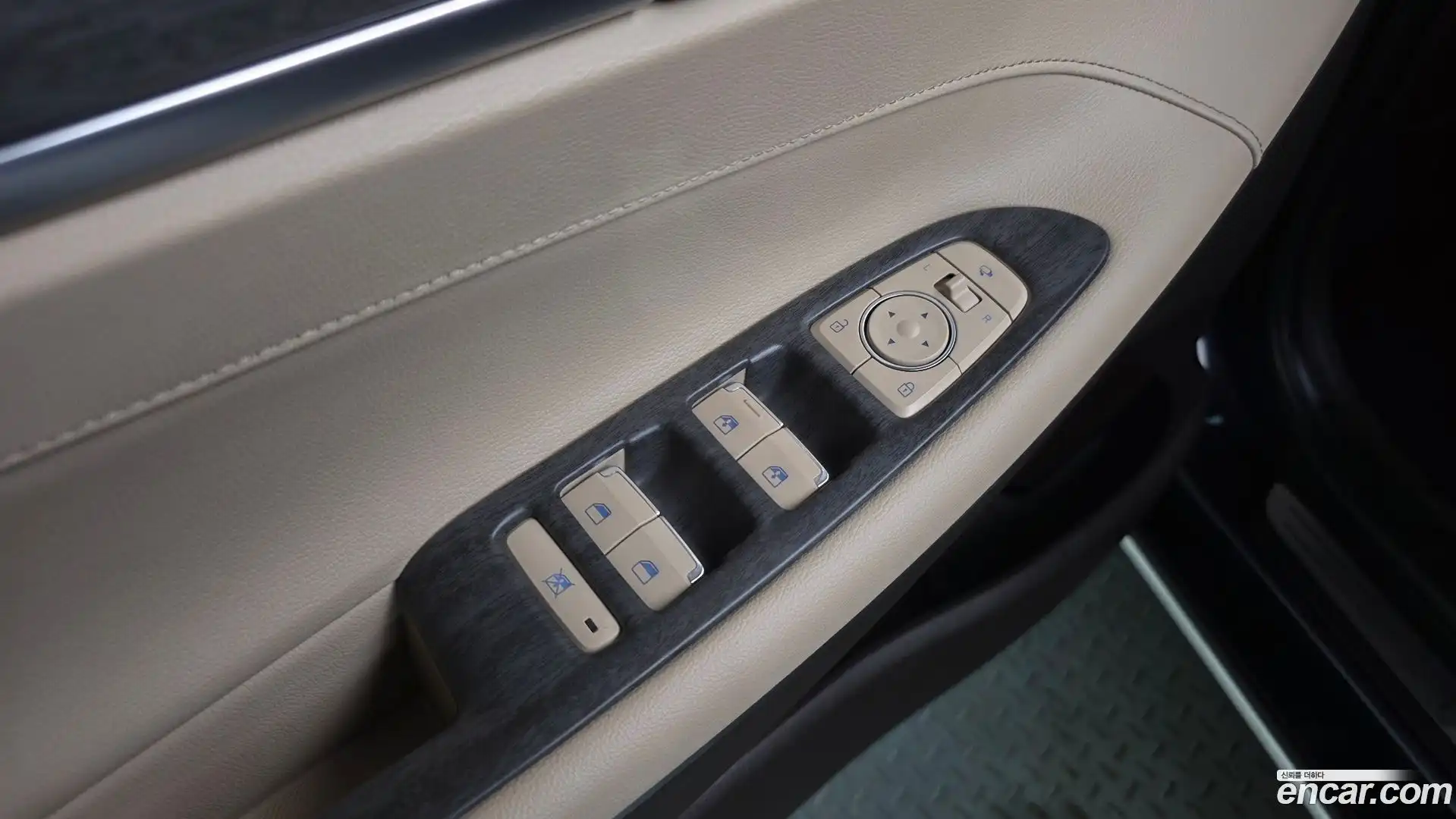 Grandeur Hyundai 2018.4-OPTION-041