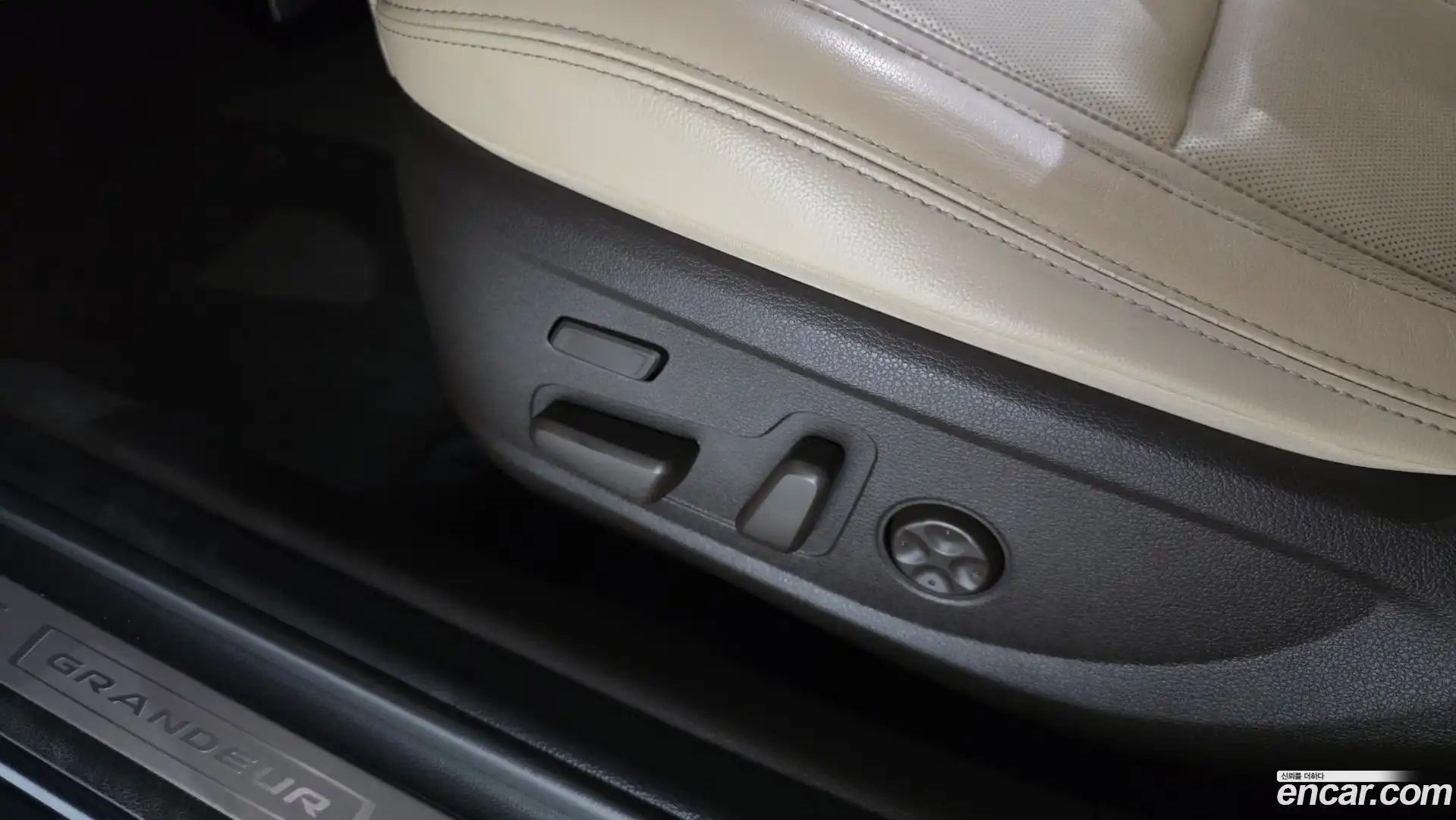 Grandeur Hyundai 2018.4-OPTION-044