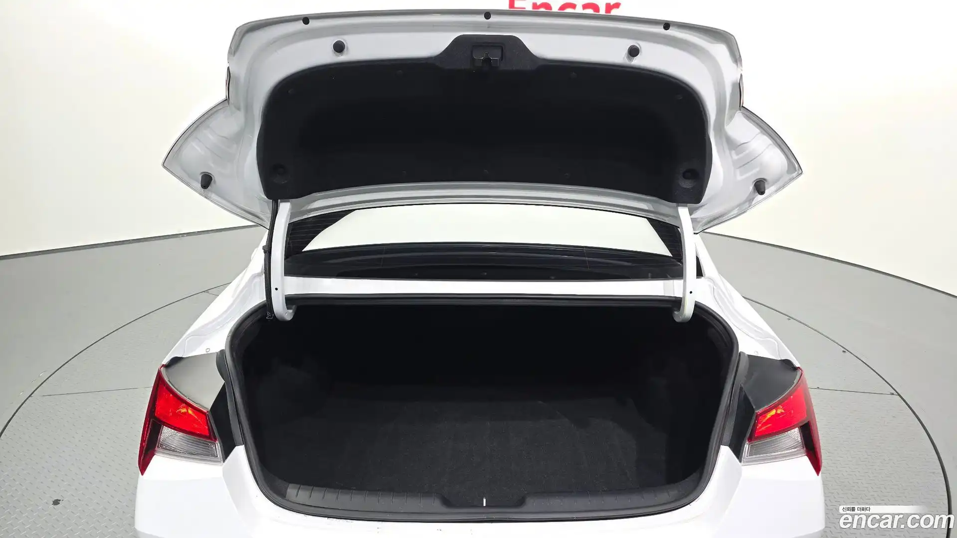 AVANTE Hyundai 2023.0-OPTION-024