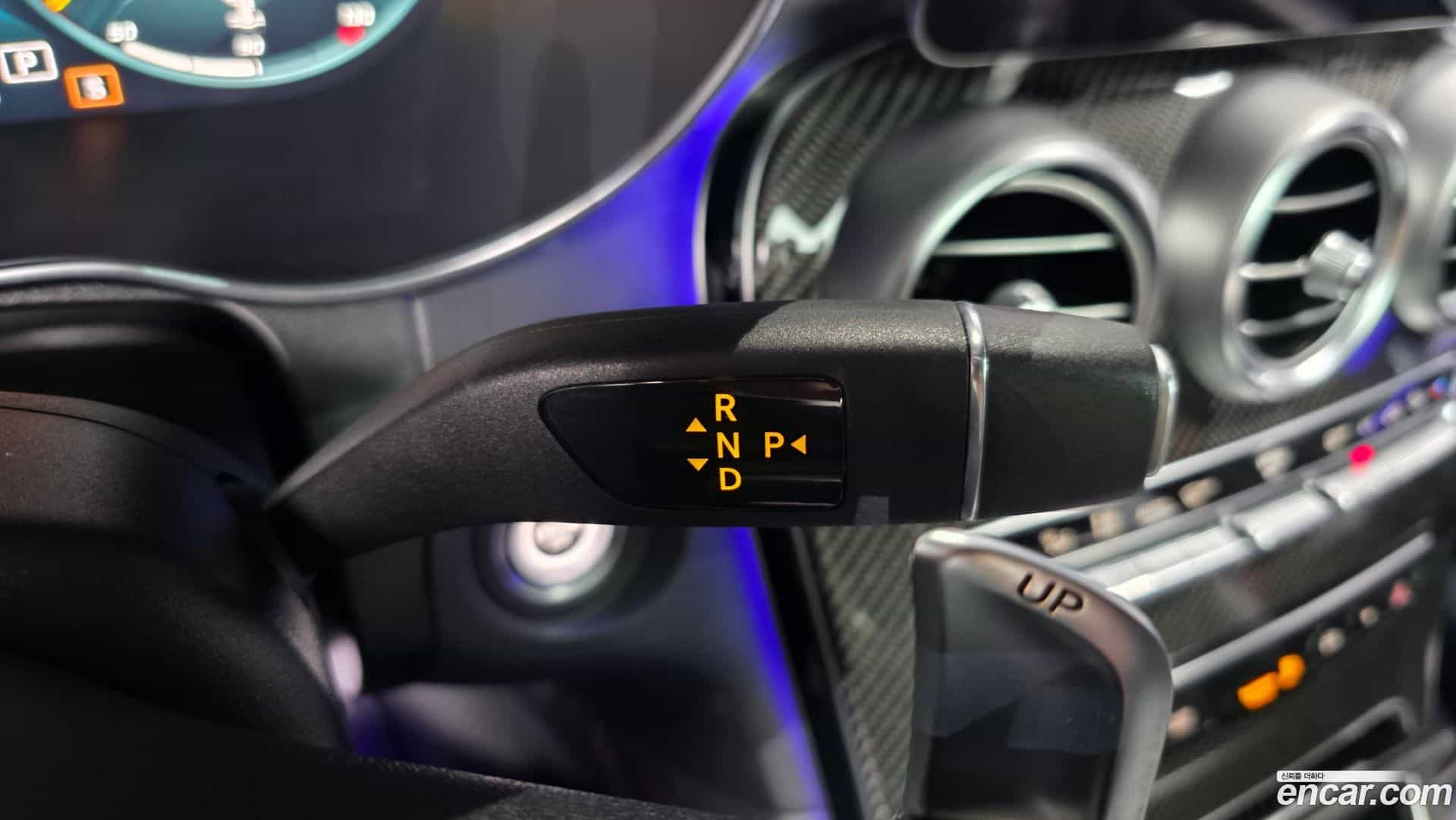 GLC-Class Mercedes-Benz 2020.11-INNER-009