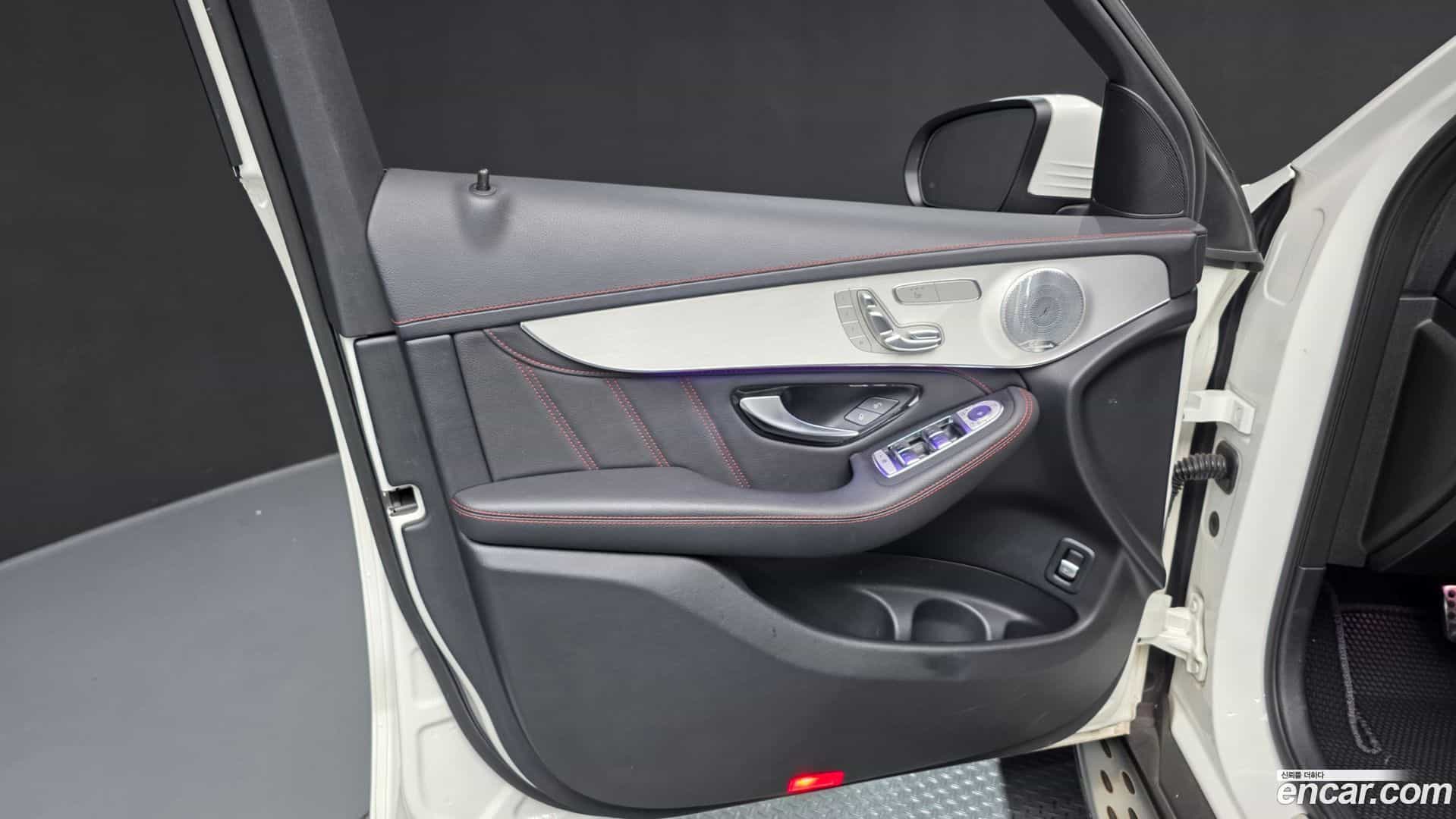 GLC-Class Mercedes-Benz 2020.11-INNER-034
