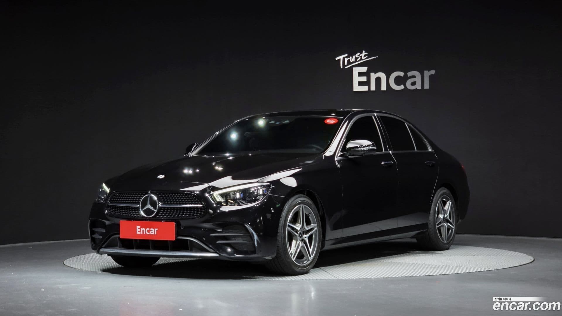 Main__Slider__Photo:E-Class Mercedes-Benz 2022.10-0