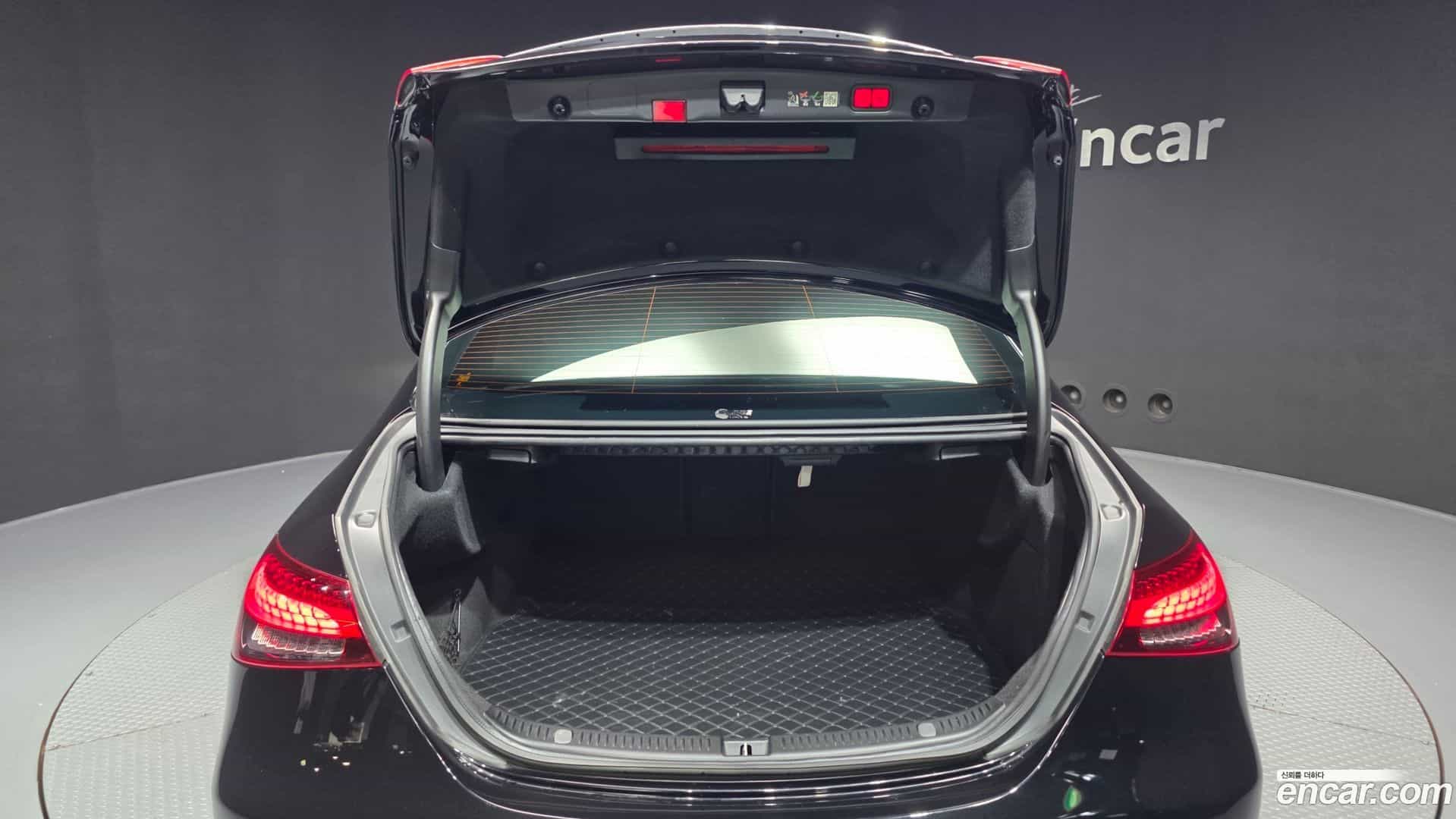 E-Class Mercedes-Benz 2022.10-OPTION-024