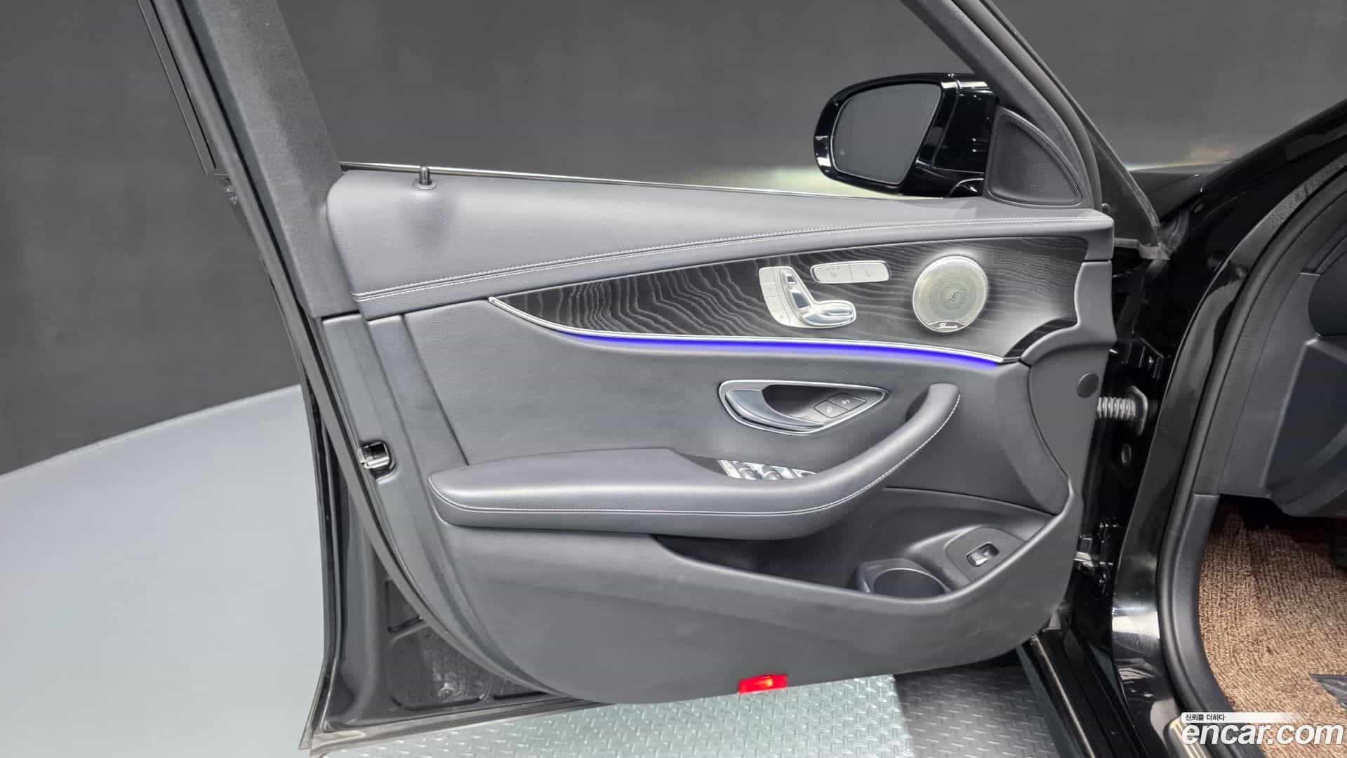 E-Class Mercedes-Benz 2022.10-INNER-034