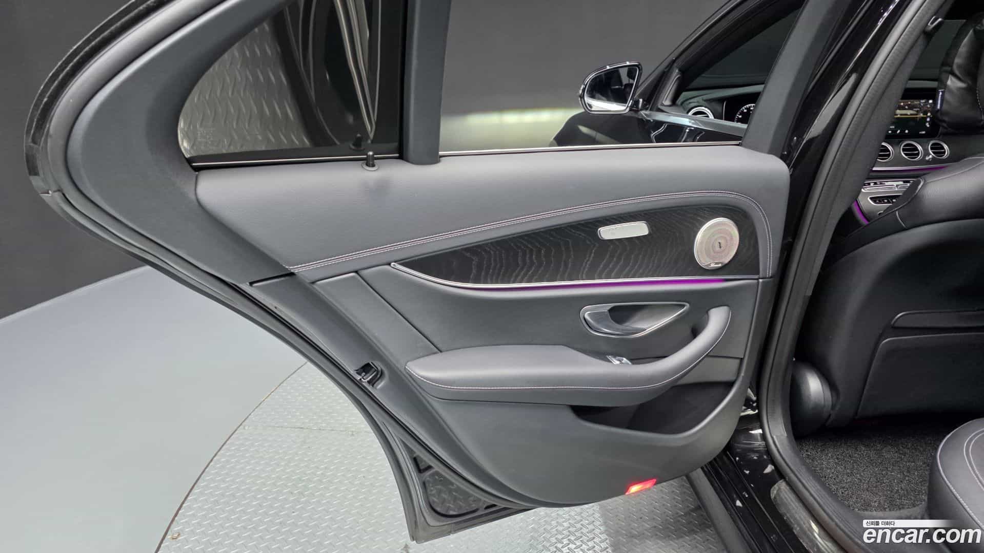 E-Class Mercedes-Benz 2022.10-INNER-035