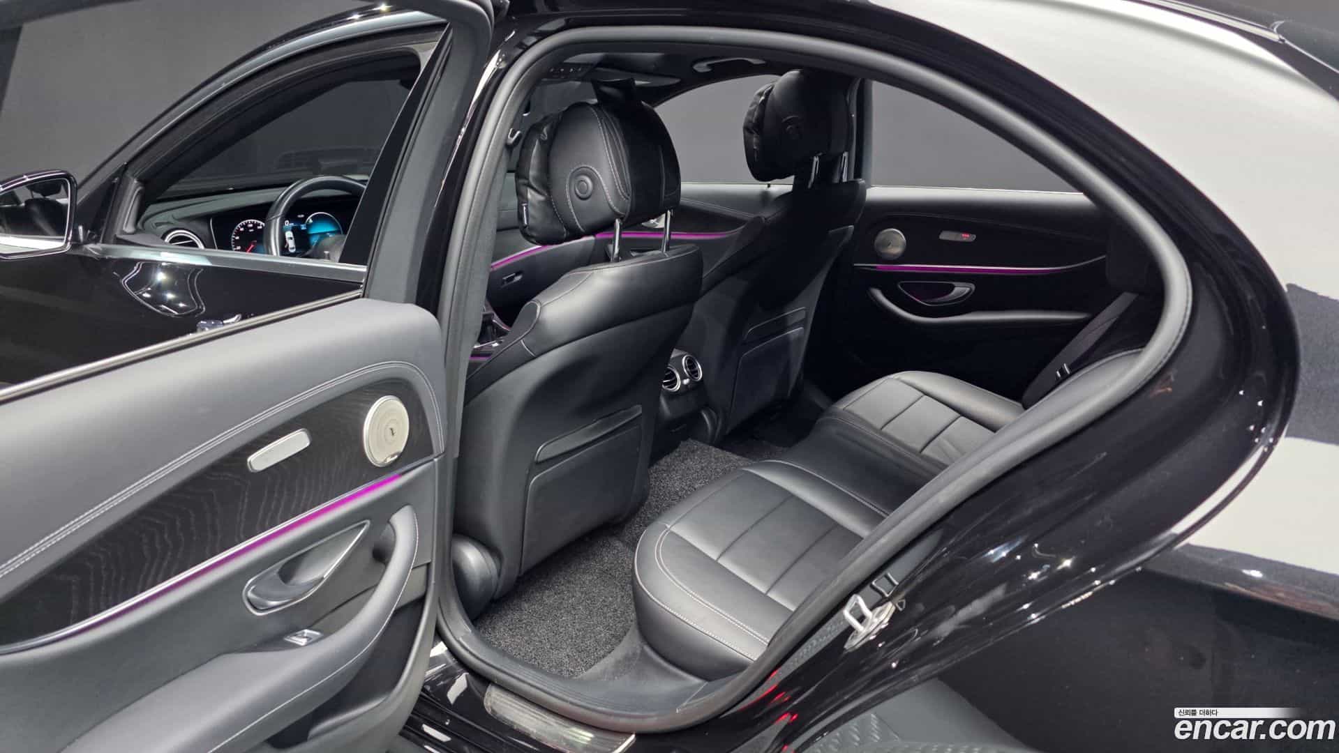 E-Class Mercedes-Benz 2022.10-INNER-036