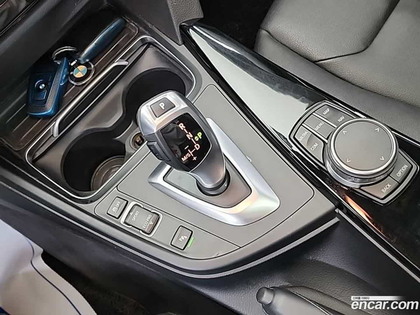3-Series BMW 2018.11-INNER-008