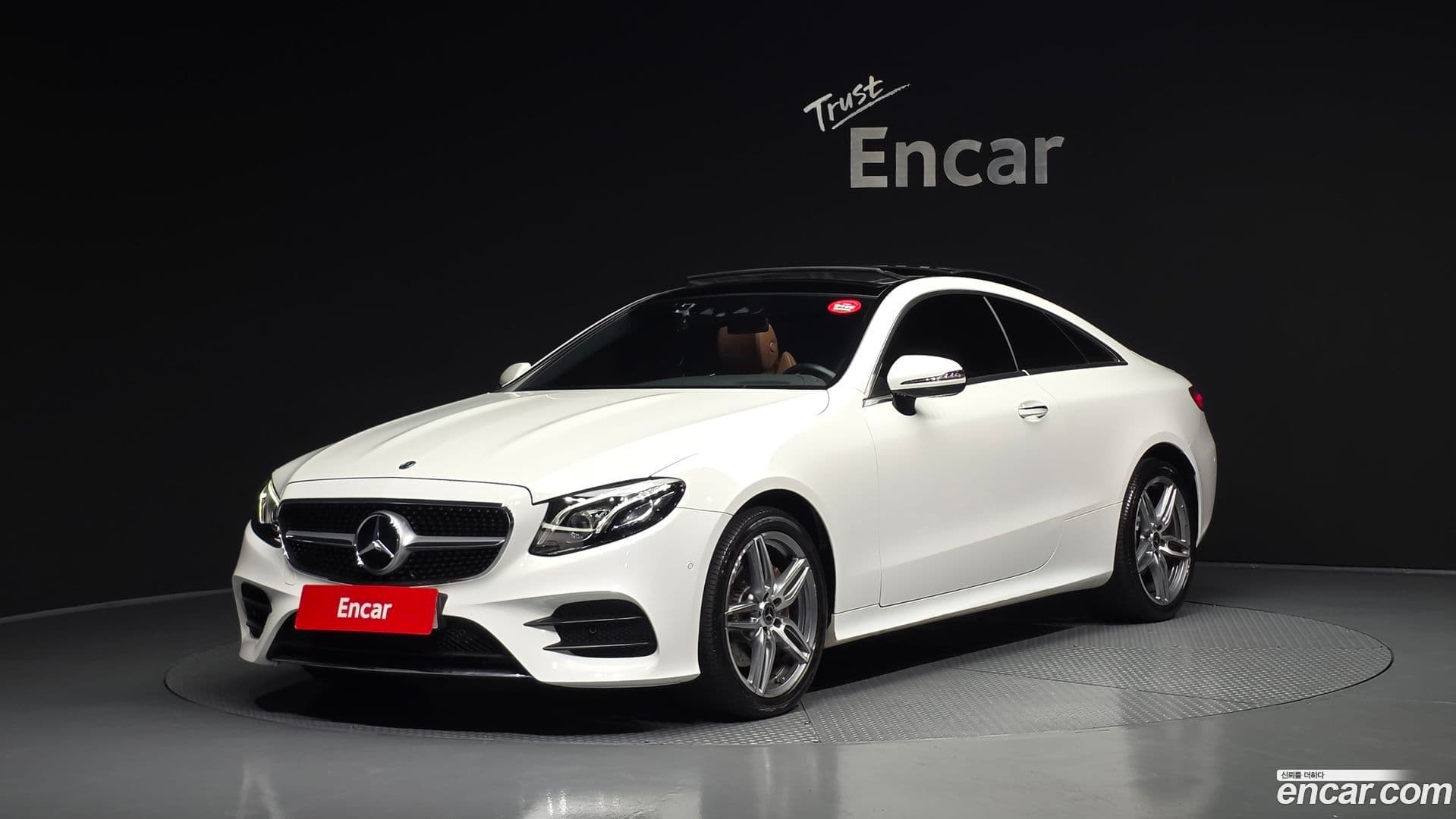 Main__Slider__Photo:E-Class Mercedes-Benz 2018.2-0