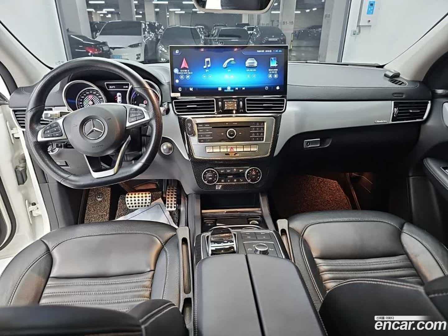 GLE-Class Mercedes-Benz 2016.10-INNER-007