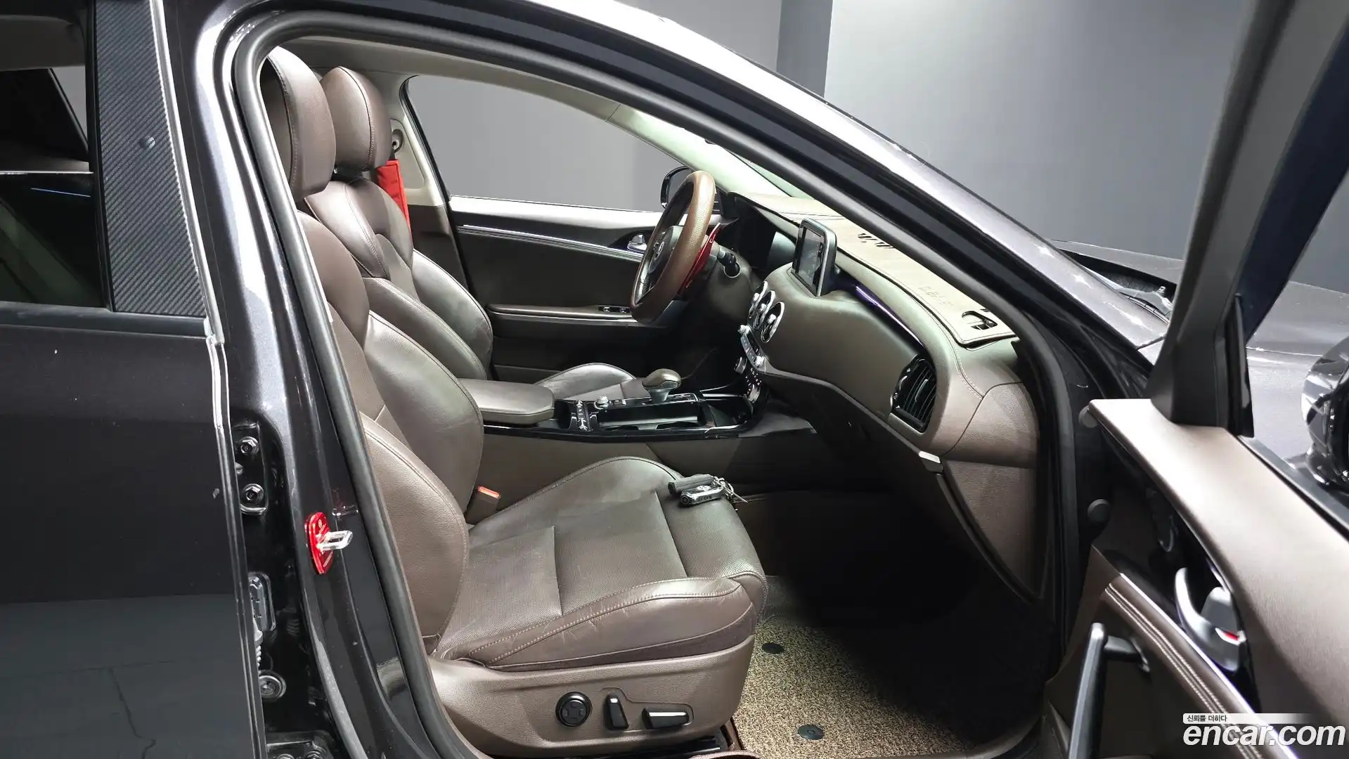 Stinger Kia 2017.5-INNER-036
