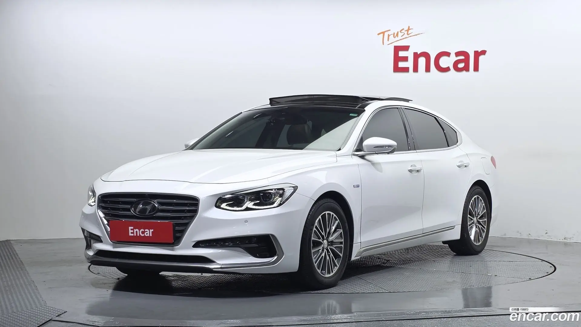 Main__Slider__Photo:Grandeur Hyundai 2018.1-0