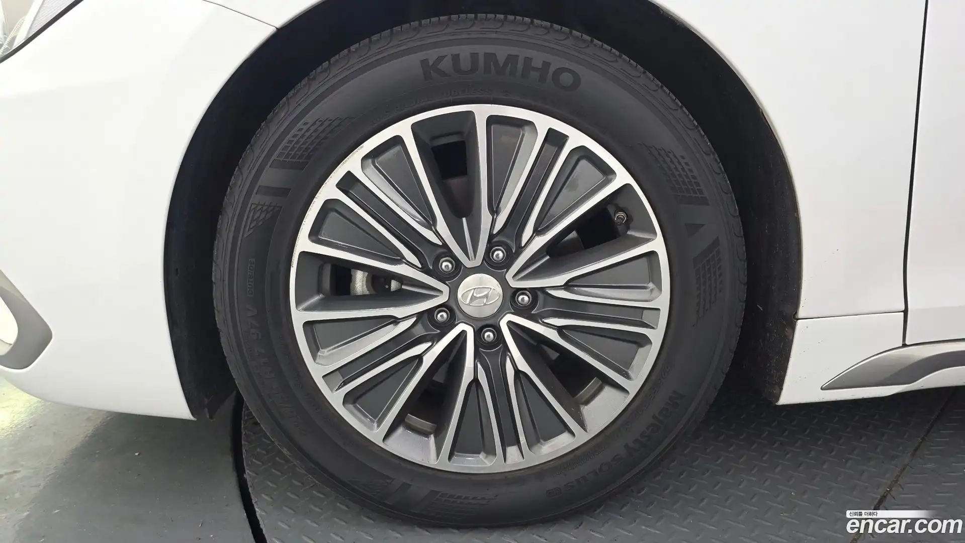 Grandeur Hyundai 2018.1-OUTER-005