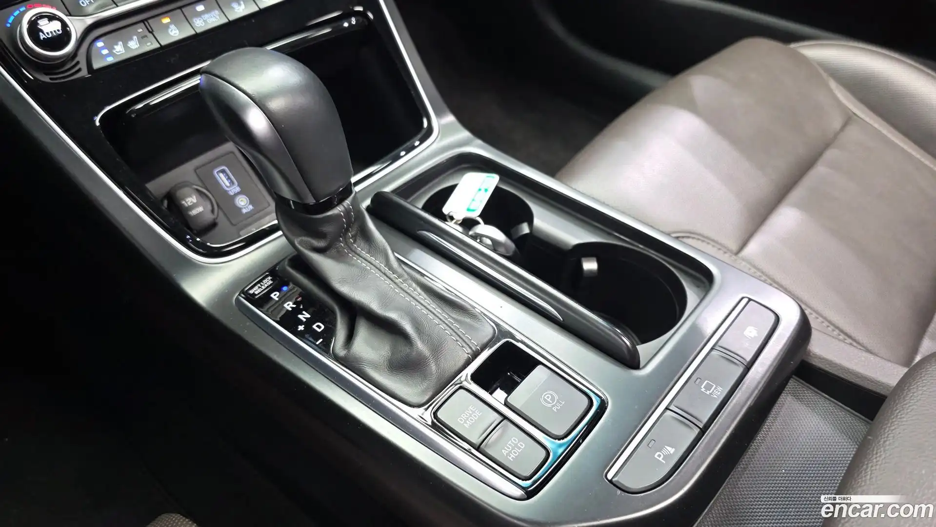 Grandeur Hyundai 2018.1-INNER-009