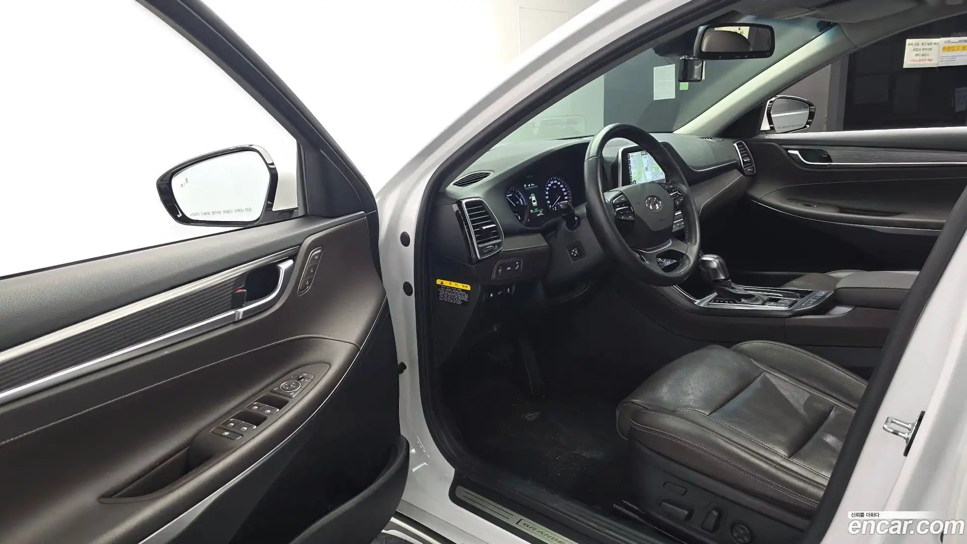 Grandeur Hyundai 2018.1-INNER-010