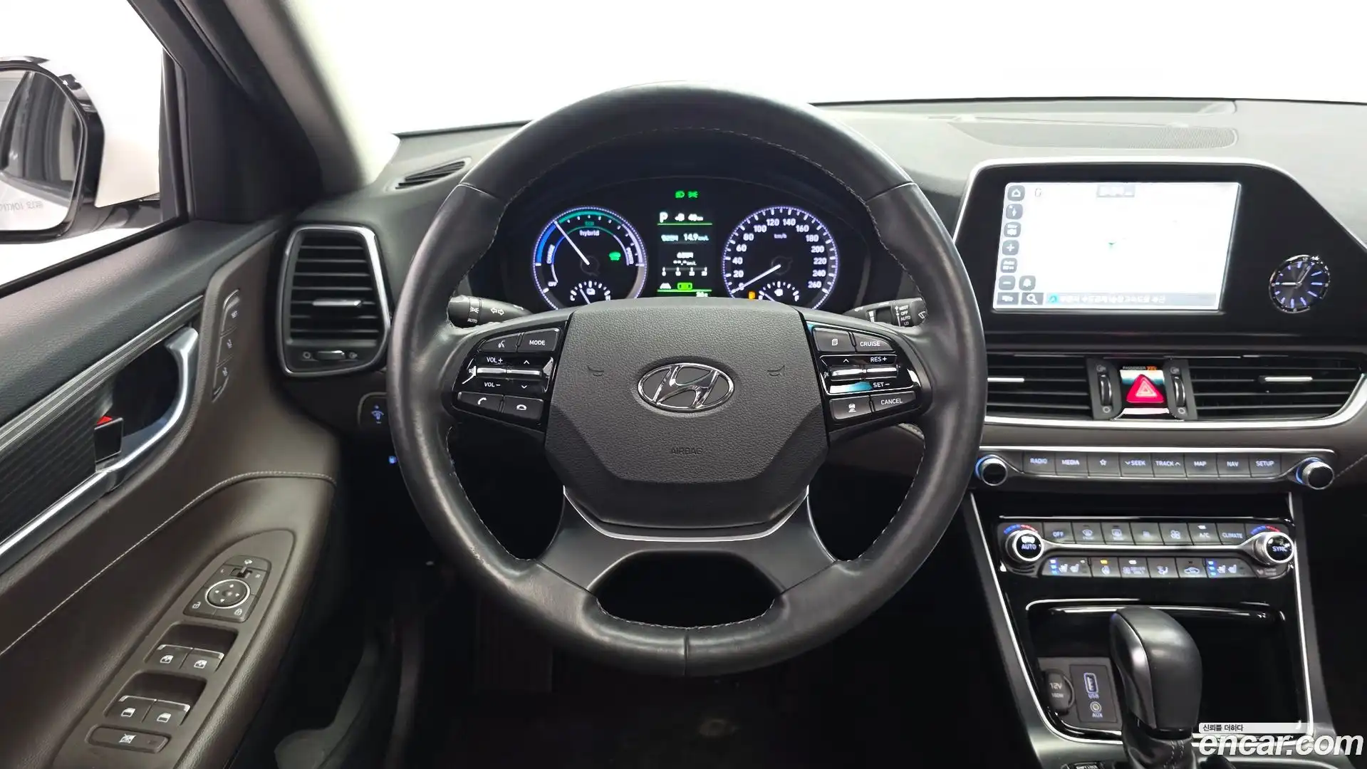 Grandeur Hyundai 2018.1-OPTION-017