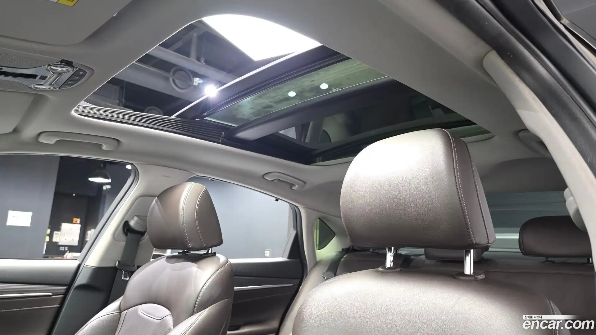Grandeur Hyundai 2018.1-OPTION-021