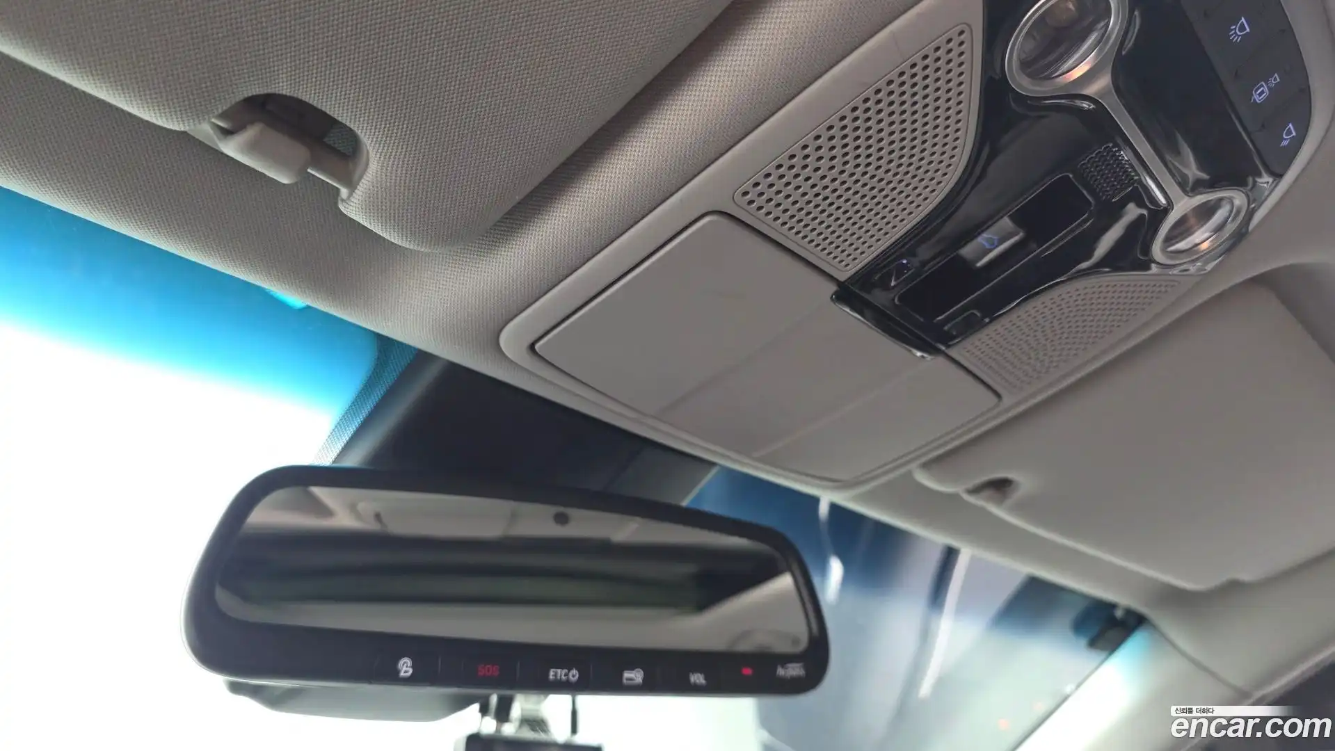 Grandeur Hyundai 2018.1-OPTION-024