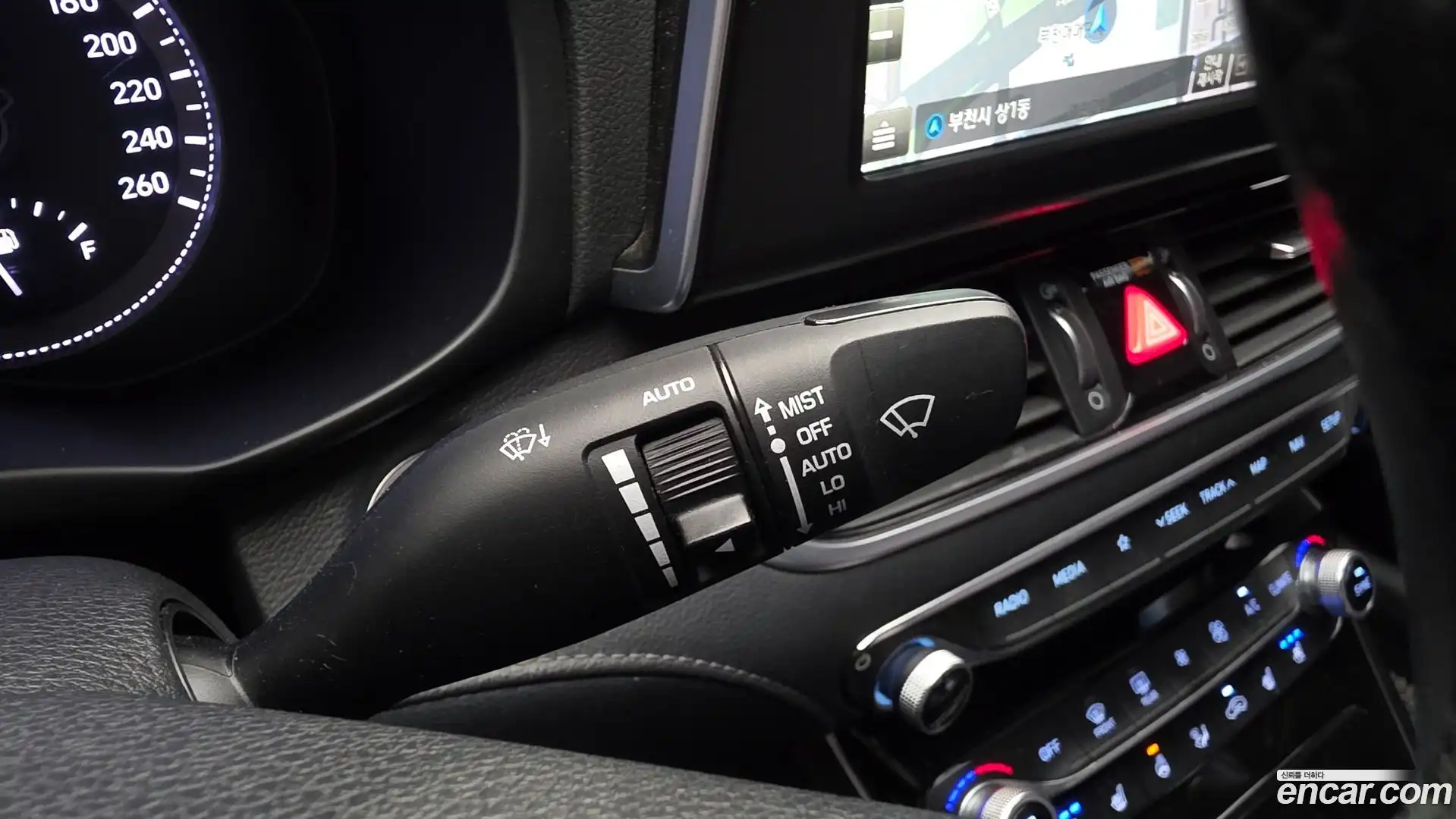 Grandeur Hyundai 2018.5-OPTION-024