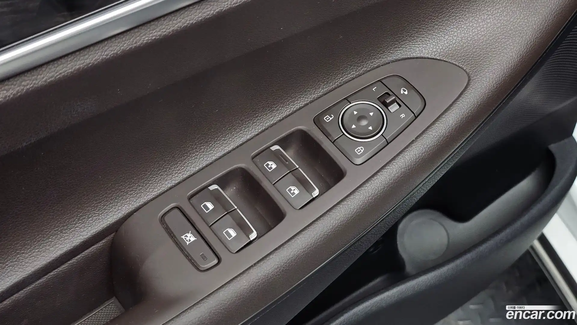 Grandeur Hyundai 2017.6-OPTION-023