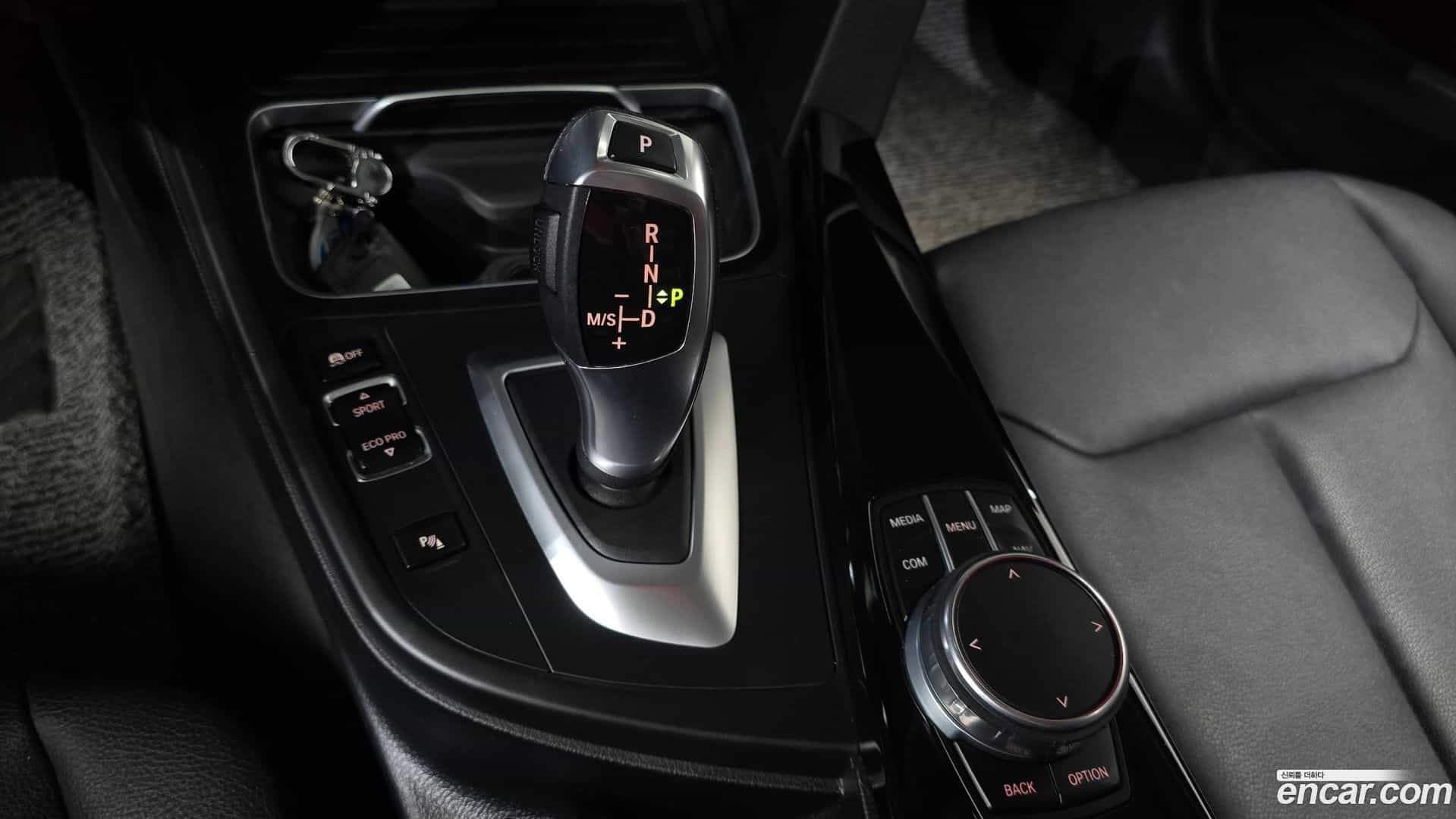 3-Series BMW 2018.11-INNER-009