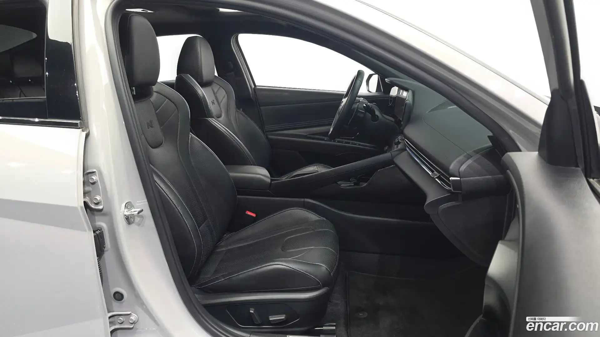 AVANTE Hyundai 2021.10-INNER-036