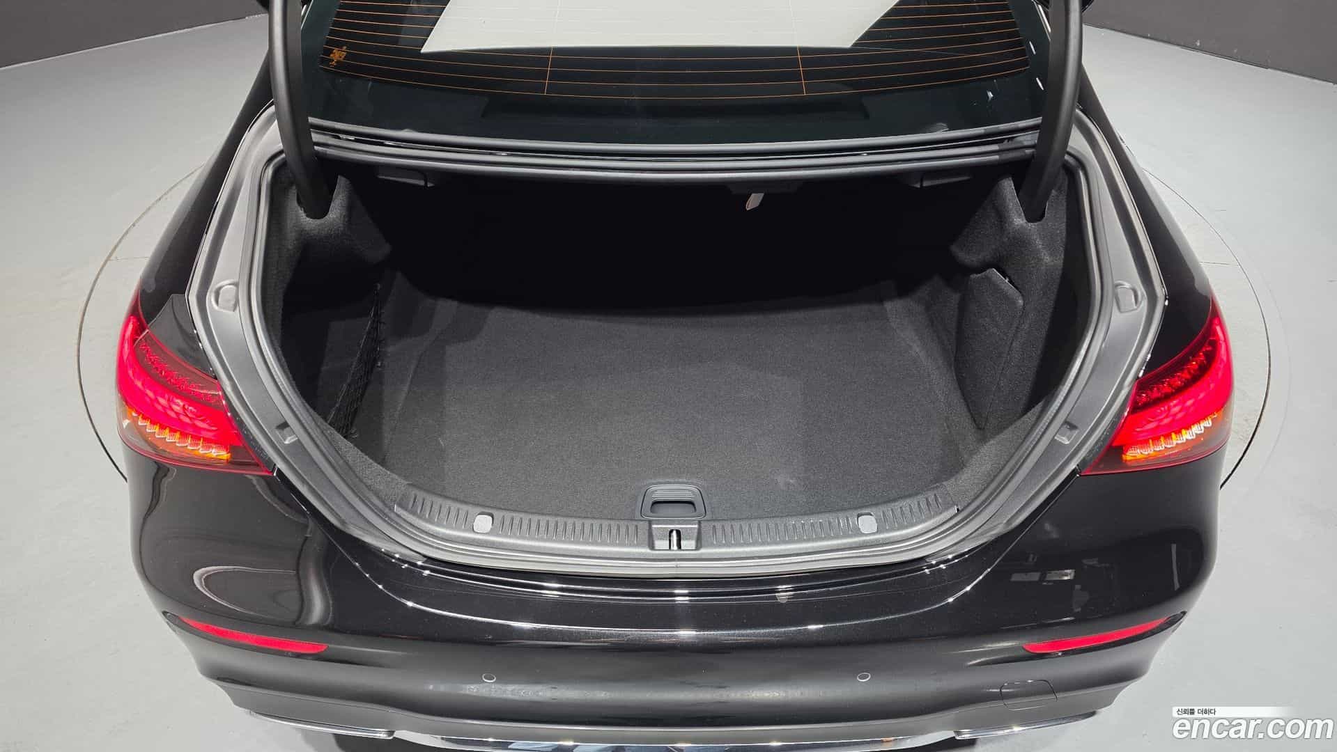 E-Class Mercedes-Benz 2022.3-OPTION-022