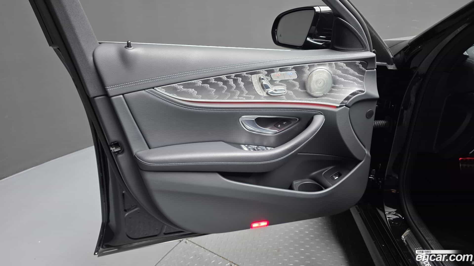 E-Class Mercedes-Benz 2022.3-INNER-034
