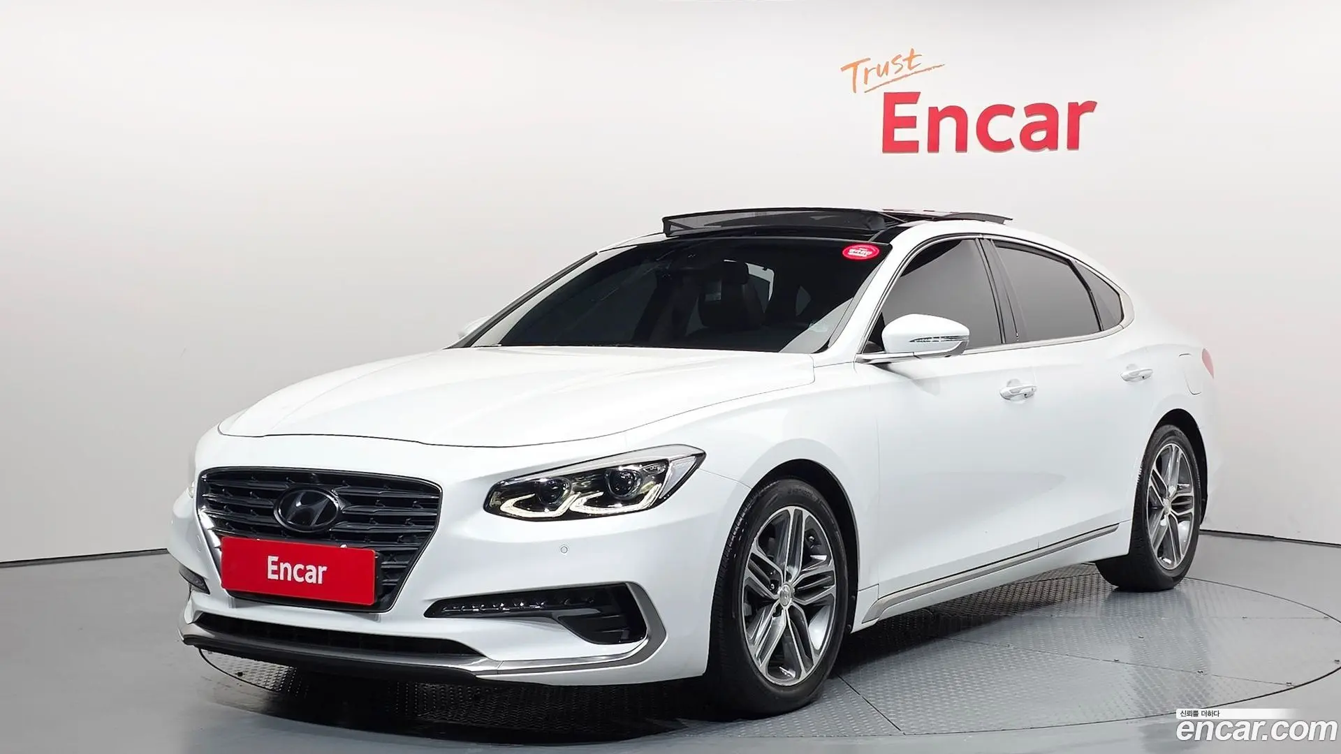 Main__Slider__Photo:Grandeur Hyundai 2019.4-0