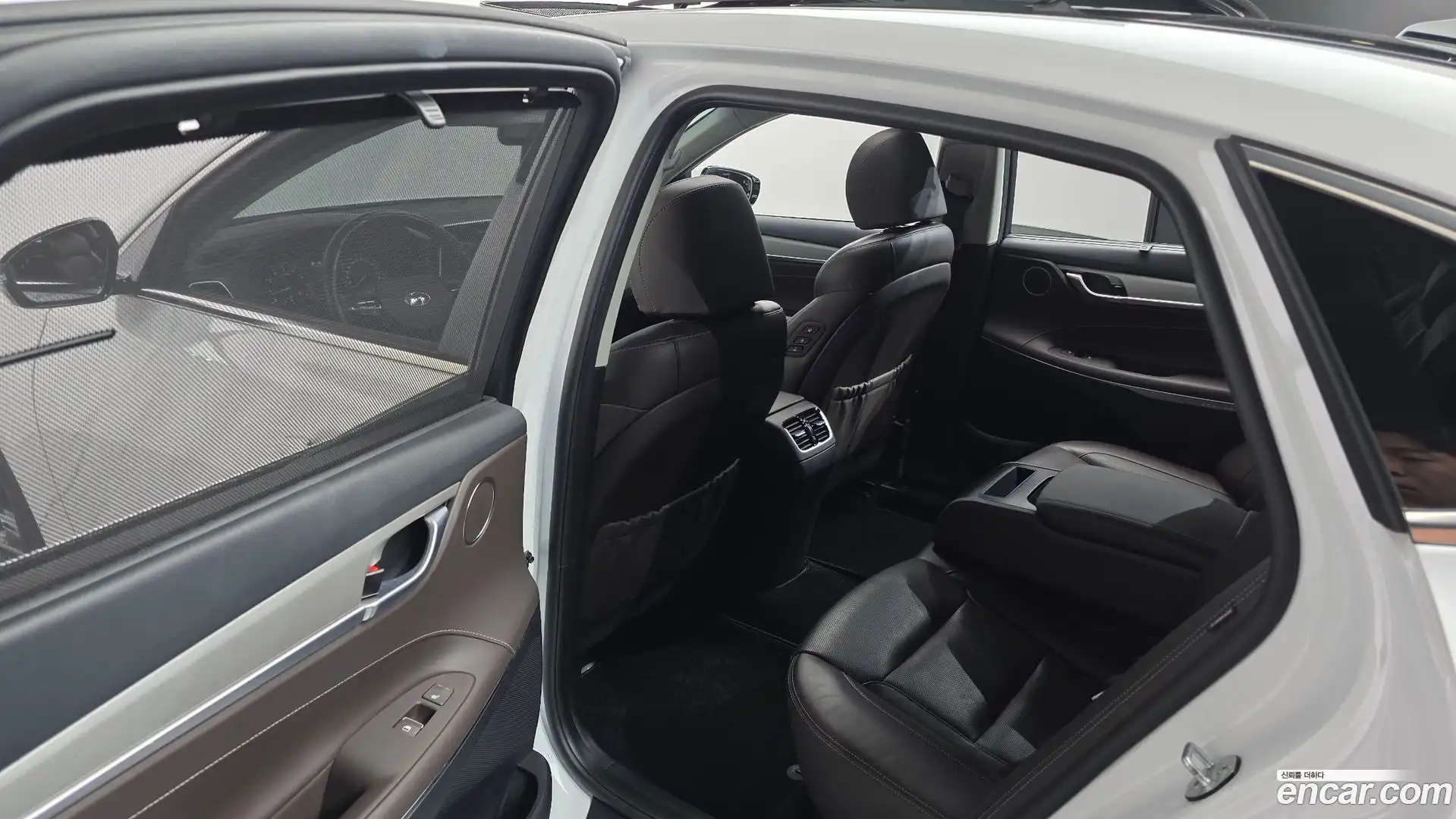 Grandeur Hyundai 2019.4-OPTION-024